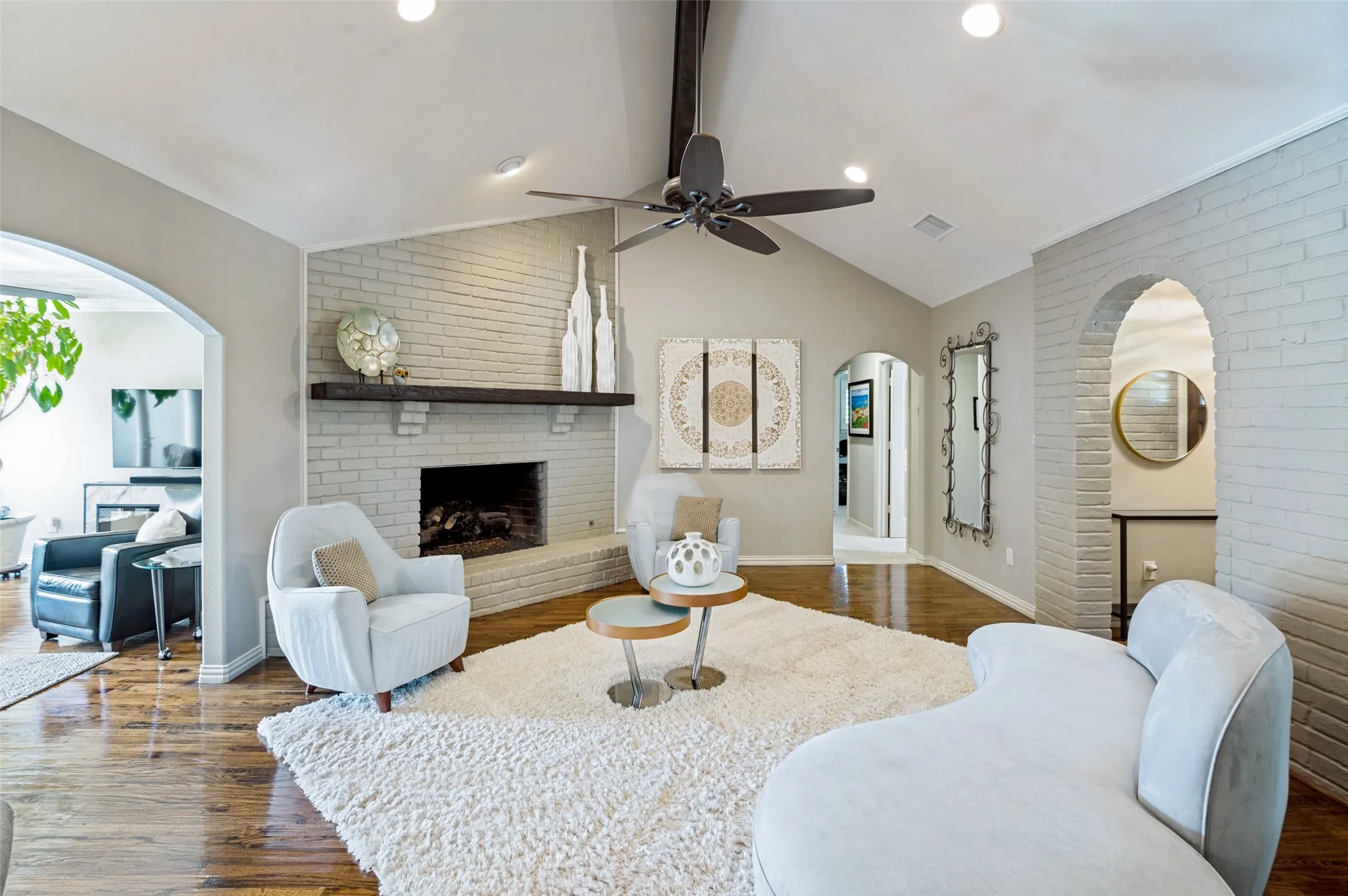 Single Family Residence For Sale in Collin County , 2420 Windsor Place, Plano, Texas 75075, 4 Bedroom, 3 Bathroom, 2 Garage spaces, 2,394 Sqft, built in 1972, mls#21381345, Real Estate Agent in Plano, Homes For Sale in Collin county, Homes For Sale in Plano, Realtor in Plano Texas, Real Estate Brokerage Independent Realty Texas, Luminita Cordes Realtor