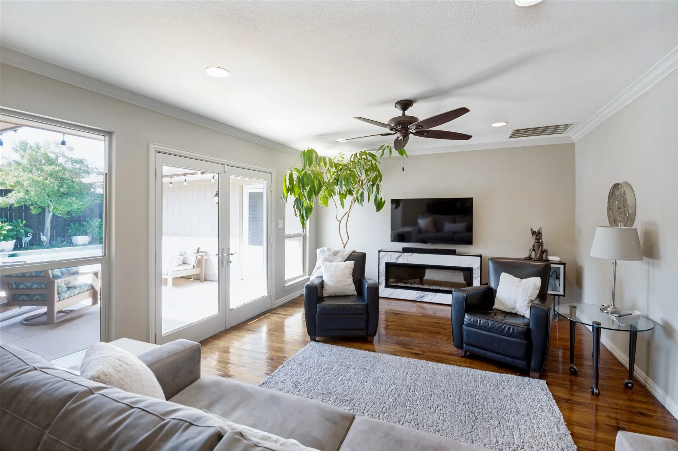 Single Family Residence For Sale in Collin County , 2420 Windsor Place, Plano, Texas 75075, 4 Bedroom, 3 Bathroom, 2 Garage spaces, 2,394 Sqft, built in 1972, mls#21381345, Real Estate Agent in Plano, Homes For Sale in Collin county, Homes For Sale in Plano, Realtor in Plano Texas, Real Estate Brokerage Independent Realty Texas, Luminita Cordes Realtor