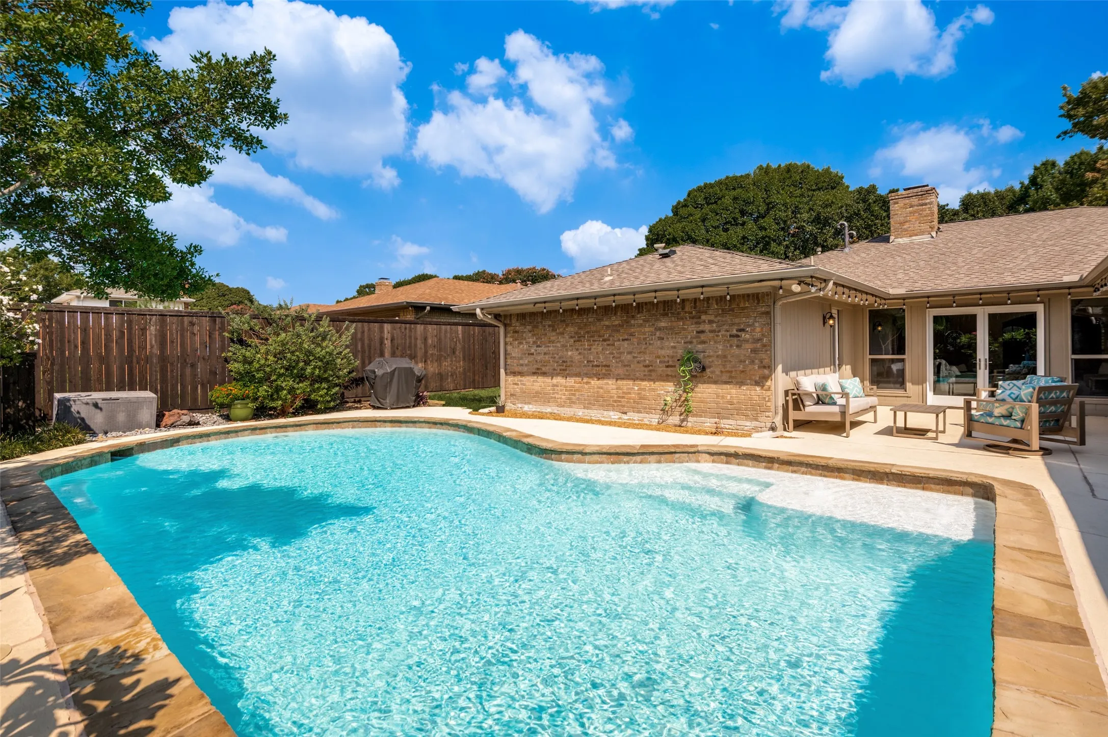 Single Family Residence For Sale in Collin County , 2420 Windsor Place, Plano, Texas 75075, 4 Bedroom, 3 Bathroom, 2 Garage spaces, 2,394 Sqft, built in 1972, mls#21381345, Real Estate Agent in Plano, Homes For Sale in Collin county, Homes For Sale in Plano, Realtor in Plano Texas, Real Estate Brokerage Independent Realty Texas, Luminita Cordes Realtor