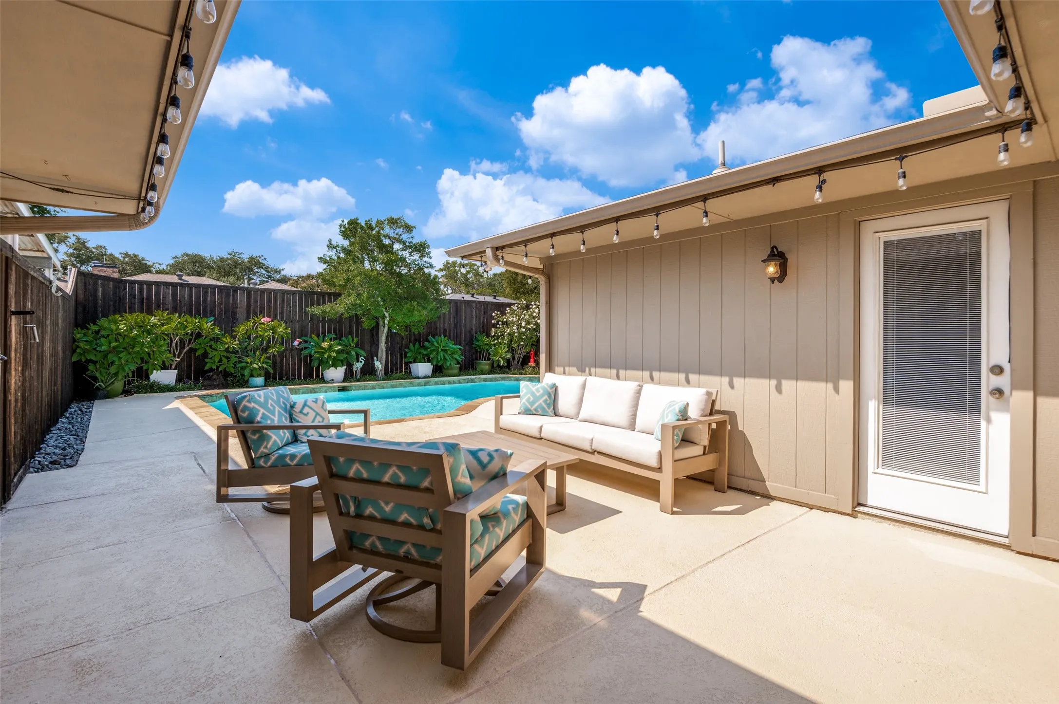 Single Family Residence For Sale in Collin County , 2420 Windsor Place, Plano, Texas 75075, 4 Bedroom, 3 Bathroom, 2 Garage spaces, 2,394 Sqft, built in 1972, mls#21381345, Real Estate Agent in Plano, Homes For Sale in Collin county, Homes For Sale in Plano, Realtor in Plano Texas, Real Estate Brokerage Independent Realty Texas, Luminita Cordes Realtor