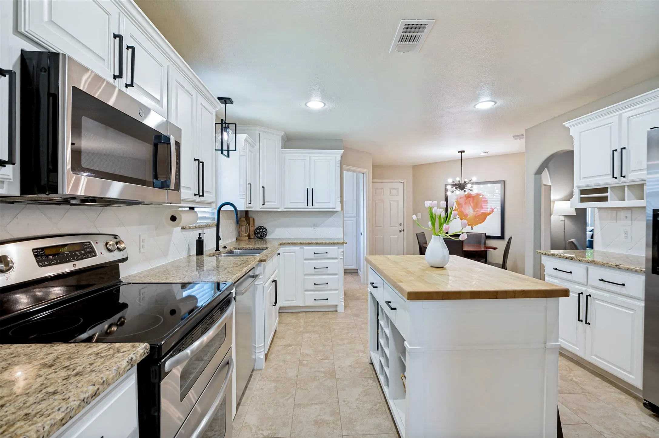 Single Family Residence For Sale in Collin County , 2420 Windsor Place, Plano, Texas 75075, 4 Bedroom, 3 Bathroom, 2 Garage spaces, 2,394 Sqft, built in 1972, mls#21381345, Real Estate Agent in Plano, Homes For Sale in Collin county, Homes For Sale in Plano, Realtor in Plano Texas, Real Estate Brokerage Independent Realty Texas, Luminita Cordes Realtor