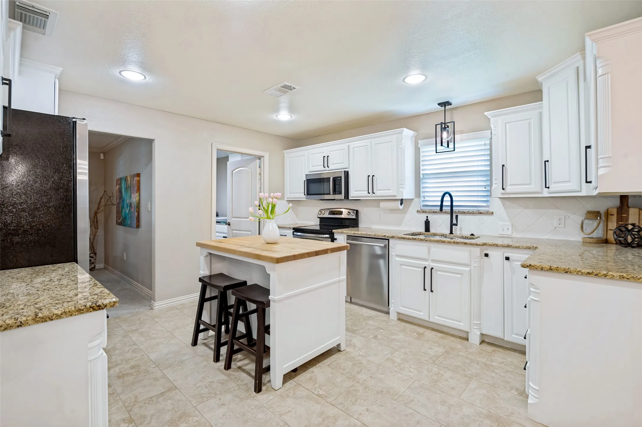 Single Family Residence For Sale in Collin County , 2420 Windsor Place, Plano, Texas 75075, 4 Bedroom, 3 Bathroom, 2 Garage spaces, 2,394 Sqft, built in 1972, mls#21381345, Real Estate Agent in Plano, Homes For Sale in Collin county, Homes For Sale in Plano, Realtor in Plano Texas, Real Estate Brokerage Independent Realty Texas, Luminita Cordes Realtor