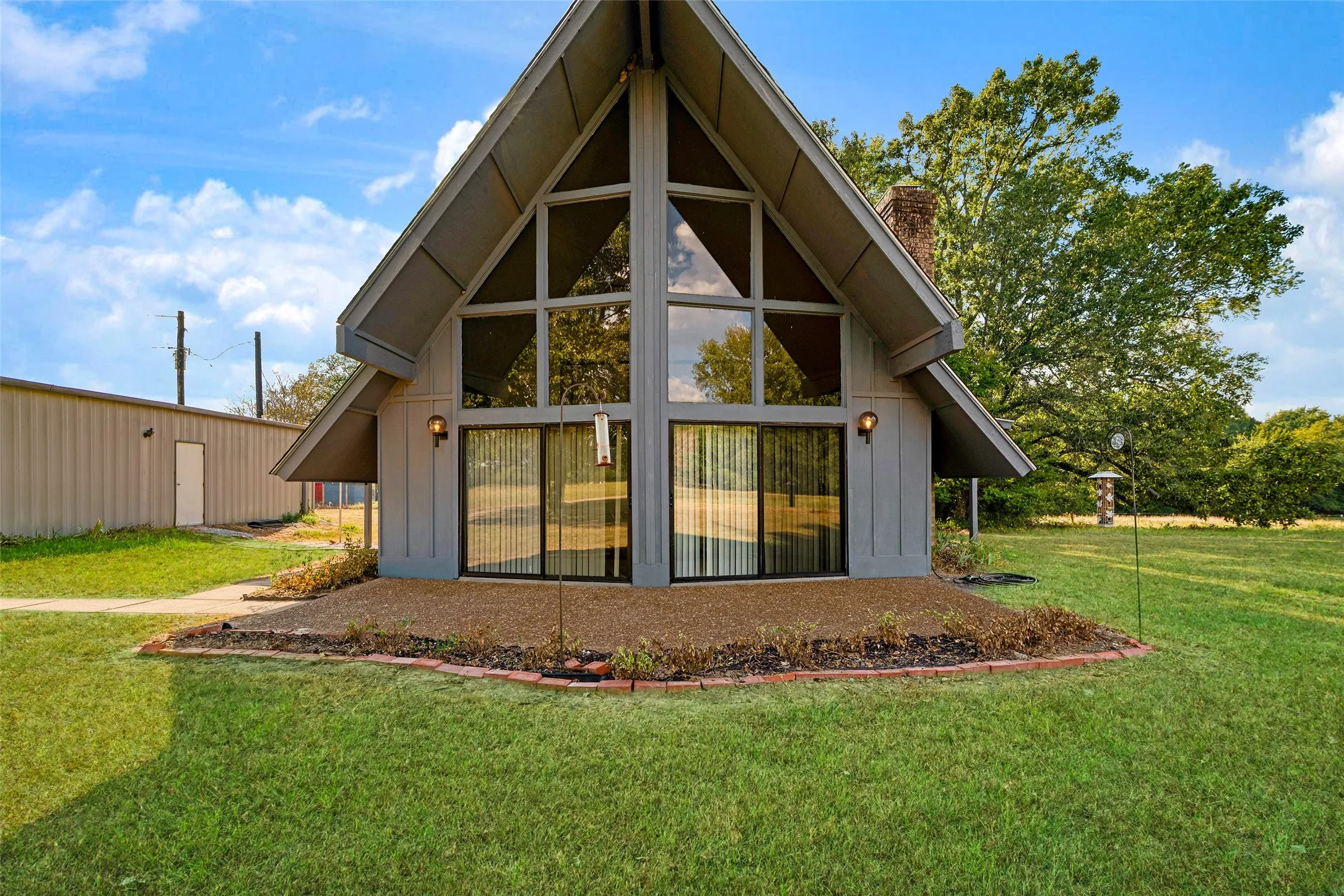 Farm For Sale in Lamar County , 6517 County Road 45600, Blossom, Texas 75416, 3 Bedroom, 2 Bathroom, Garage spaces, 1,143 Sqft, built in 1984, mls#21381147, Real Estate Agent in Blossom, Homes For Sale in Lamar county, Homes For Sale in Blossom, Realtor in Blossom Texas, Real Estate Brokerage Independent Realty Texas, Luminita Cordes Realtor
