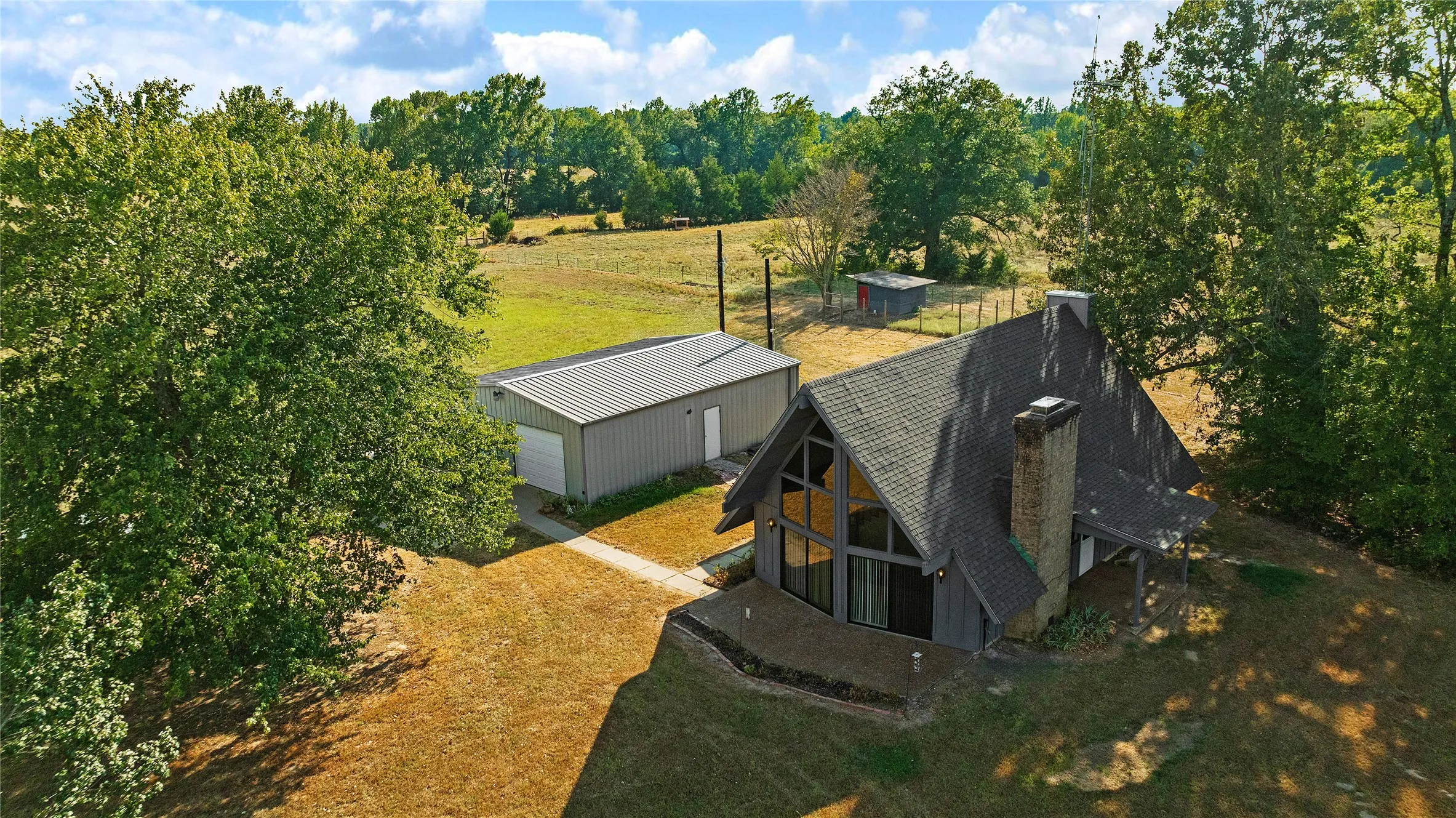 Farm For Sale in Lamar County , 6517 County Road 45600, Blossom, Texas 75416, 3 Bedroom, 2 Bathroom, Garage spaces, 1,143 Sqft, built in 1984, mls#21381147, Real Estate Agent in Blossom, Homes For Sale in Lamar county, Homes For Sale in Blossom, Realtor in Blossom Texas, Real Estate Brokerage Independent Realty Texas, Luminita Cordes Realtor