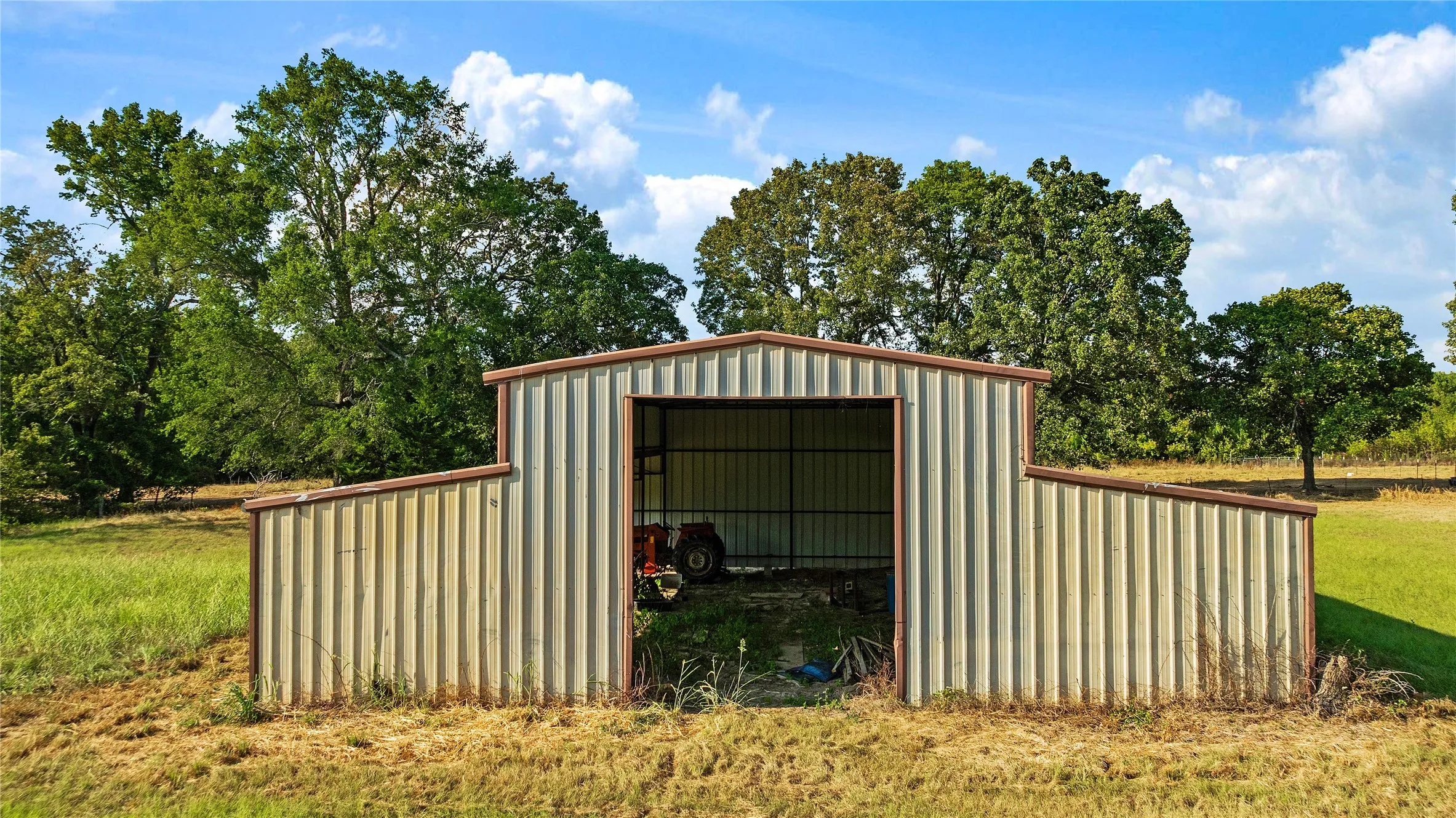 Farm For Sale in Lamar County , 6517 County Road 45600, Blossom, Texas 75416, 3 Bedroom, 2 Bathroom, Garage spaces, 1,143 Sqft, built in 1984, mls#21381147, Real Estate Agent in Blossom, Homes For Sale in Lamar county, Homes For Sale in Blossom, Realtor in Blossom Texas, Real Estate Brokerage Independent Realty Texas, Luminita Cordes Realtor