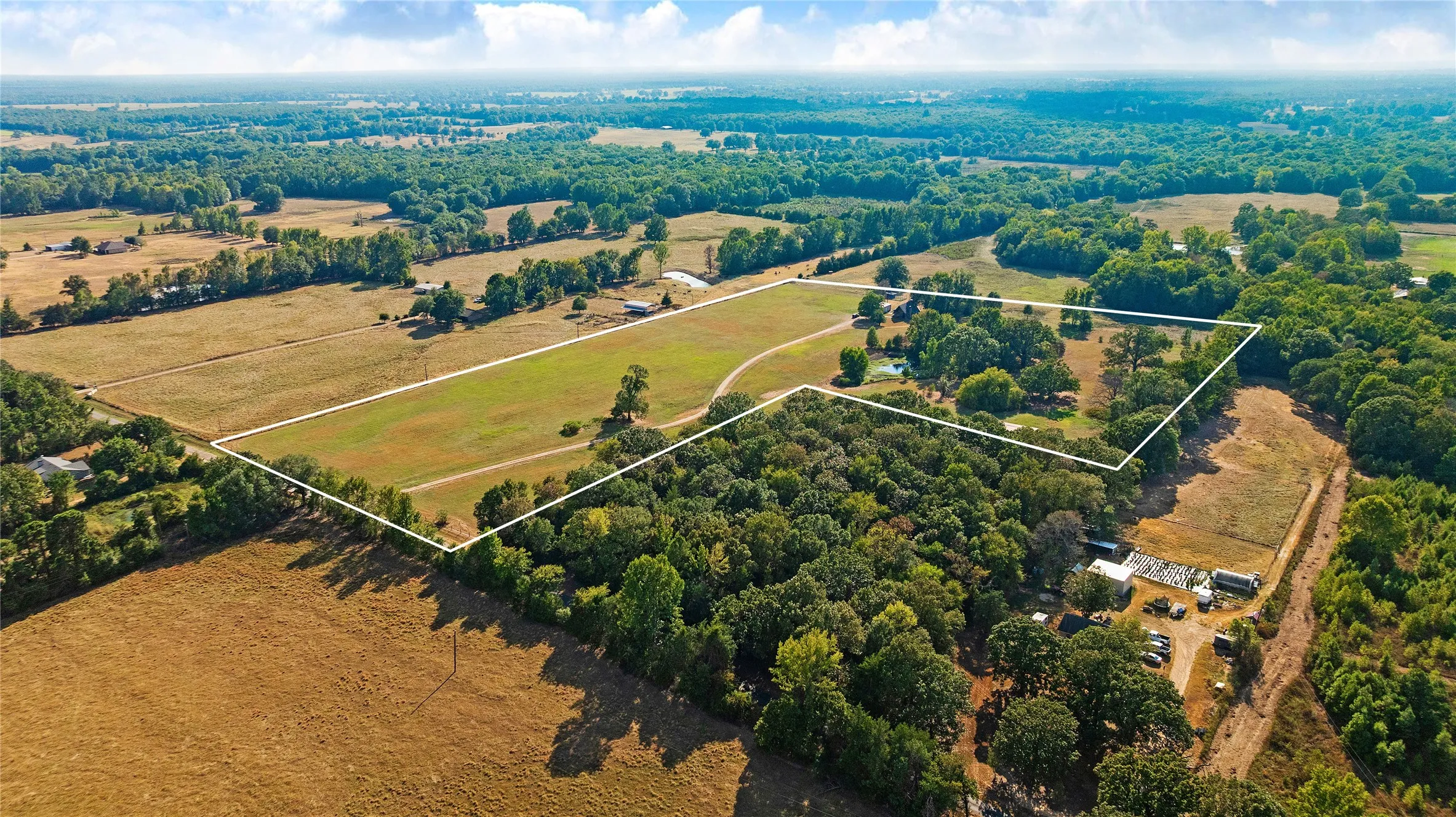 Farm For Sale in Lamar County , 6517 County Road 45600, Blossom, Texas 75416, 3 Bedroom, 2 Bathroom, Garage spaces, 1,143 Sqft, built in 1984, mls#21381147, Real Estate Agent in Blossom, Homes For Sale in Lamar county, Homes For Sale in Blossom, Realtor in Blossom Texas, Real Estate Brokerage Independent Realty Texas, Luminita Cordes Realtor