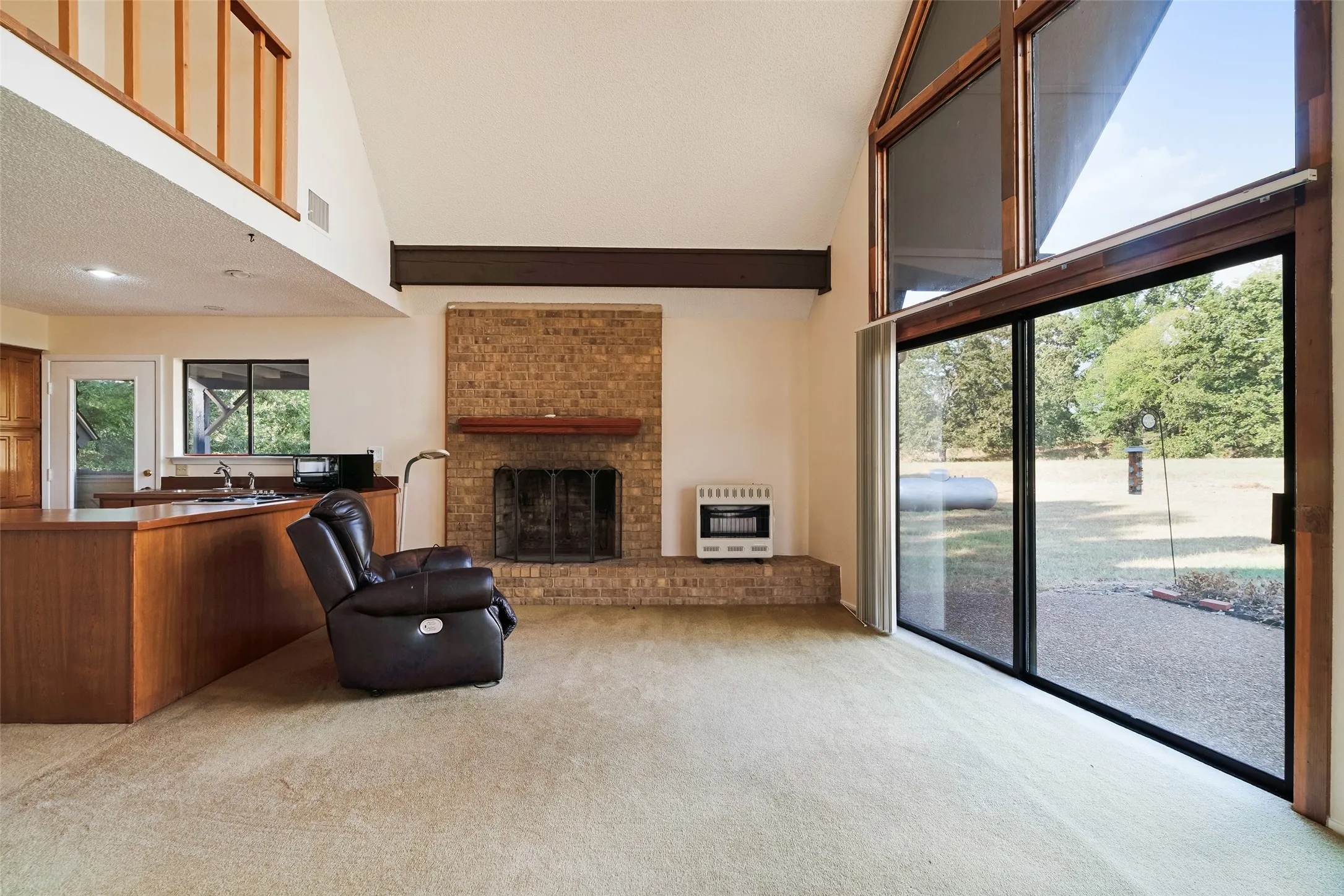 Farm For Sale in Lamar County , 6517 County Road 45600, Blossom, Texas 75416, 3 Bedroom, 2 Bathroom, Garage spaces, 1,143 Sqft, built in 1984, mls#21381147, Real Estate Agent in Blossom, Homes For Sale in Lamar county, Homes For Sale in Blossom, Realtor in Blossom Texas, Real Estate Brokerage Independent Realty Texas, Luminita Cordes Realtor