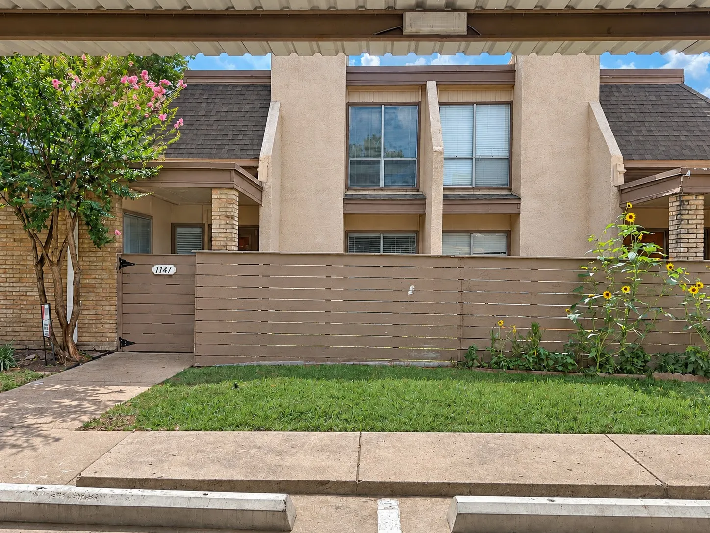 Condominium For Rent in Dallas County , 3121 Park Lane 1147, Dallas, Texas 75220, 2 Bedroom, 2 Bathroom, Garage spaces, 970 Sqft, built in 1969, mls#21384092, Real Estate Agent in Dallas, Homes For Rent in Dallas county, Homes For Rent in Dallas, Realtor in Dallas Texas, Real Estate Brokerage Independent Realty Texas, Luminita Cordes Realtor