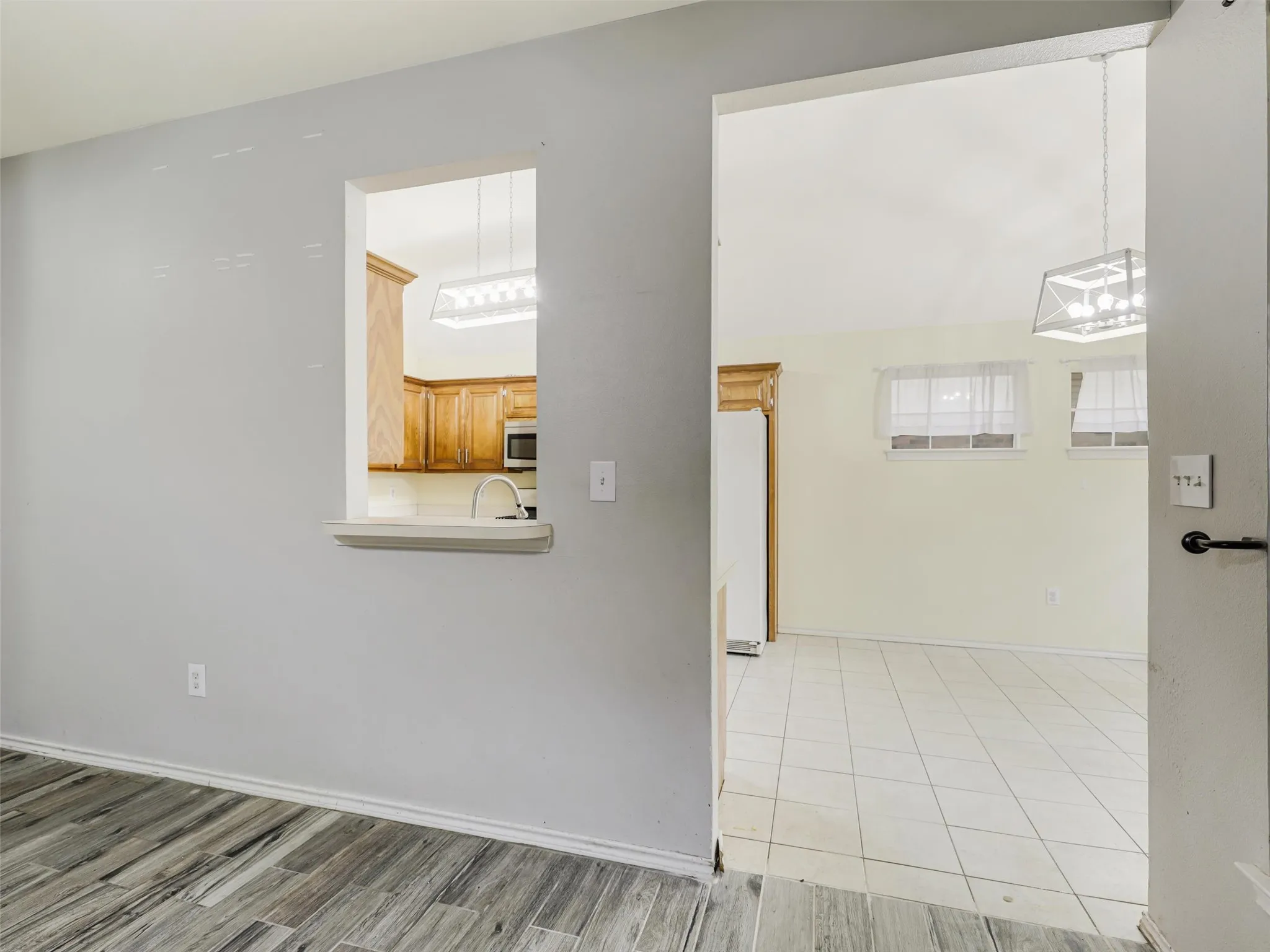 Single Family Residence For Sale in Denton County , 709 Mack Drive, Denton, Texas 76209, 2 Bedroom, 2 Bathroom, 1 Garage spaces, 1,305 Sqft, built in 1995, mls#21382748, Real Estate Agent in Denton, Homes For Sale in Denton county, Homes For Sale in Denton, Realtor in Denton Texas, Real Estate Brokerage Independent Realty Texas, Luminita Cordes Realtor
