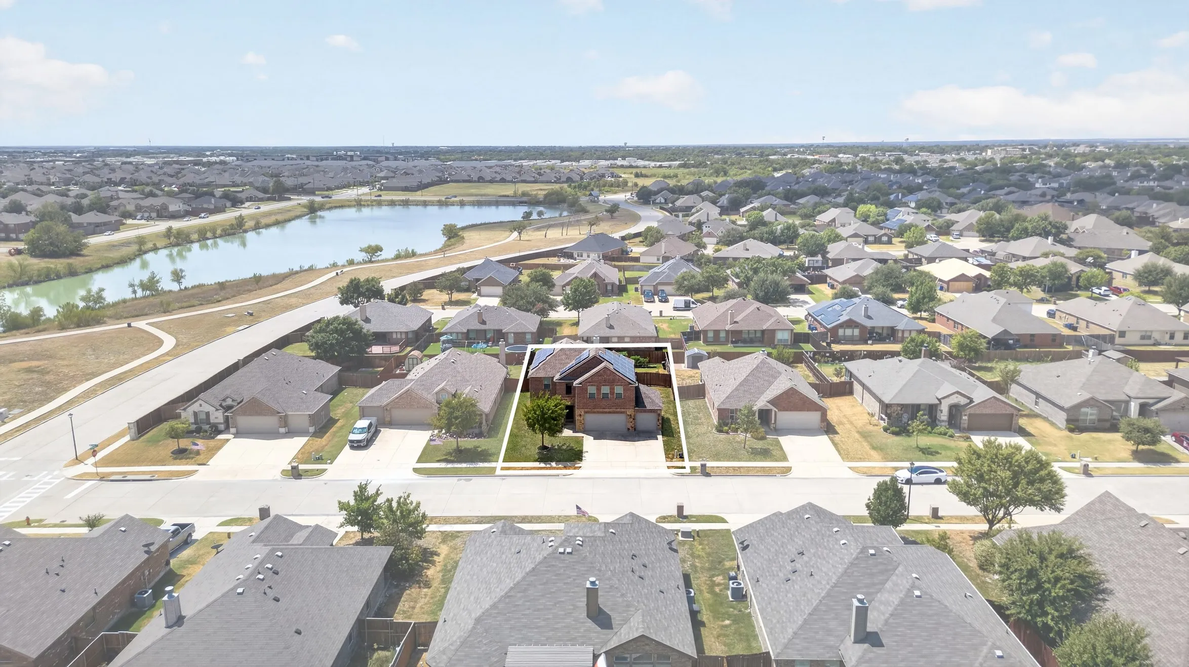 Single Family Residence For Sale in Kaufman County , 105 Zion Lane, Forney, Texas 75126, 4 Bedroom, 3 Bathroom, 3 Garage spaces, 3,040 Sqft, built in 2015, mls#21381665, Real Estate Agent in Forney, Homes For Sale in Kaufman county, Homes For Sale in Forney, Realtor in Forney Texas, Real Estate Brokerage Independent Realty Texas, Luminita Cordes Realtor