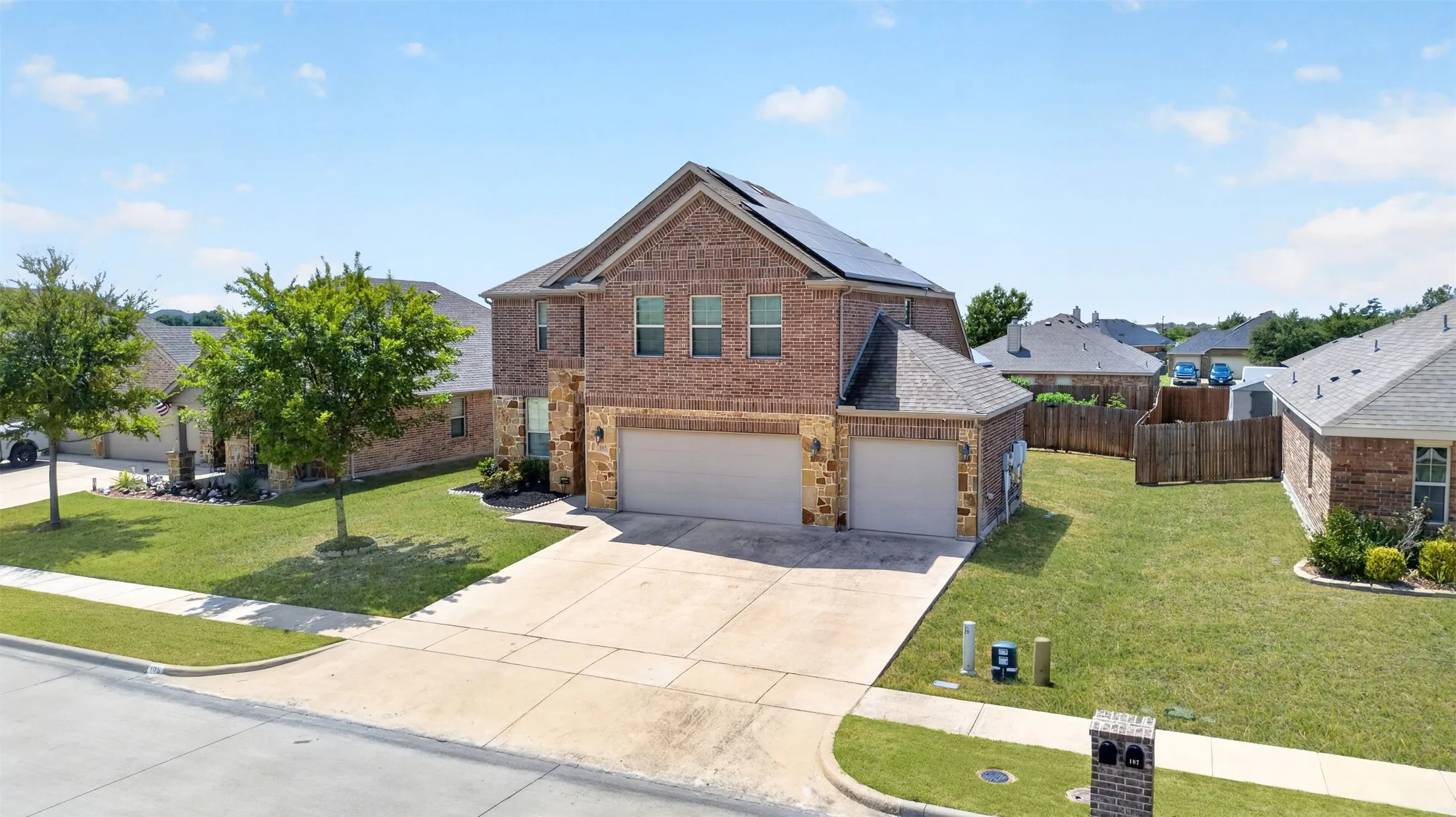 Single Family Residence For Sale in Kaufman County , 105 Zion Lane, Forney, Texas 75126, 4 Bedroom, 3 Bathroom, 3 Garage spaces, 3,040 Sqft, built in 2015, mls#21381665, Real Estate Agent in Forney, Homes For Sale in Kaufman county, Homes For Sale in Forney, Realtor in Forney Texas, Real Estate Brokerage Independent Realty Texas, Luminita Cordes Realtor