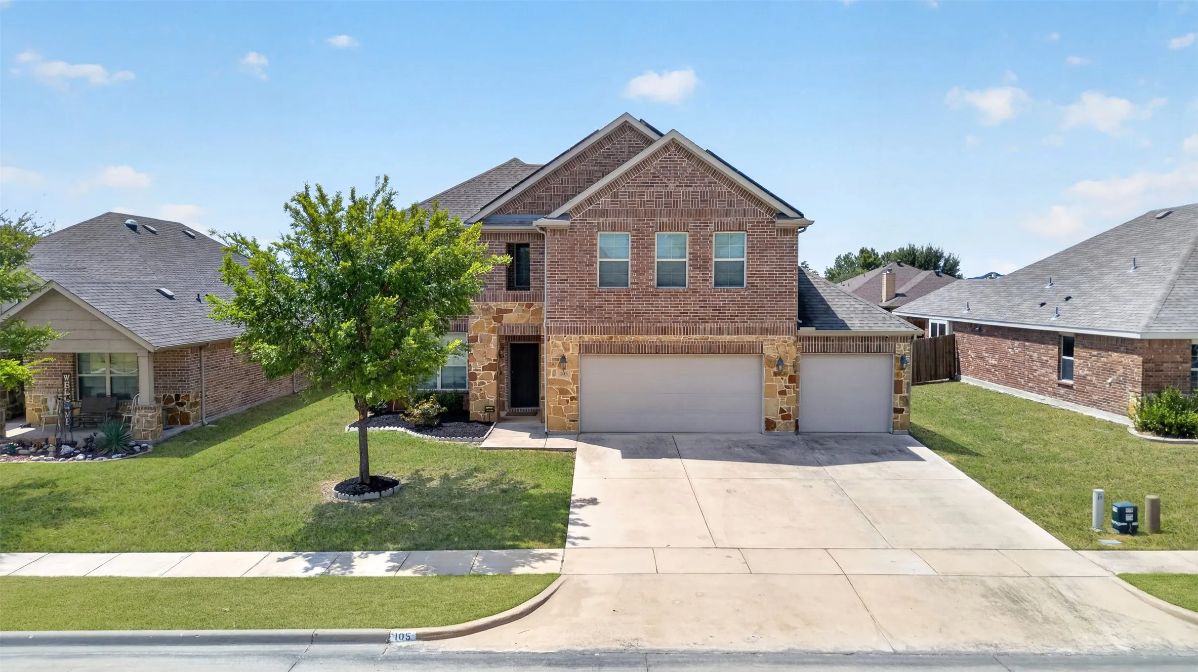 Single Family Residence For Sale in Kaufman County , 105 Zion Lane, Forney, Texas 75126, 4 Bedroom, 3 Bathroom, 3 Garage spaces, 3,040 Sqft, built in 2015, mls#21381665, Real Estate Agent in Forney, Homes For Sale in Kaufman county, Homes For Sale in Forney, Realtor in Forney Texas, Real Estate Brokerage Independent Realty Texas, Luminita Cordes Realtor