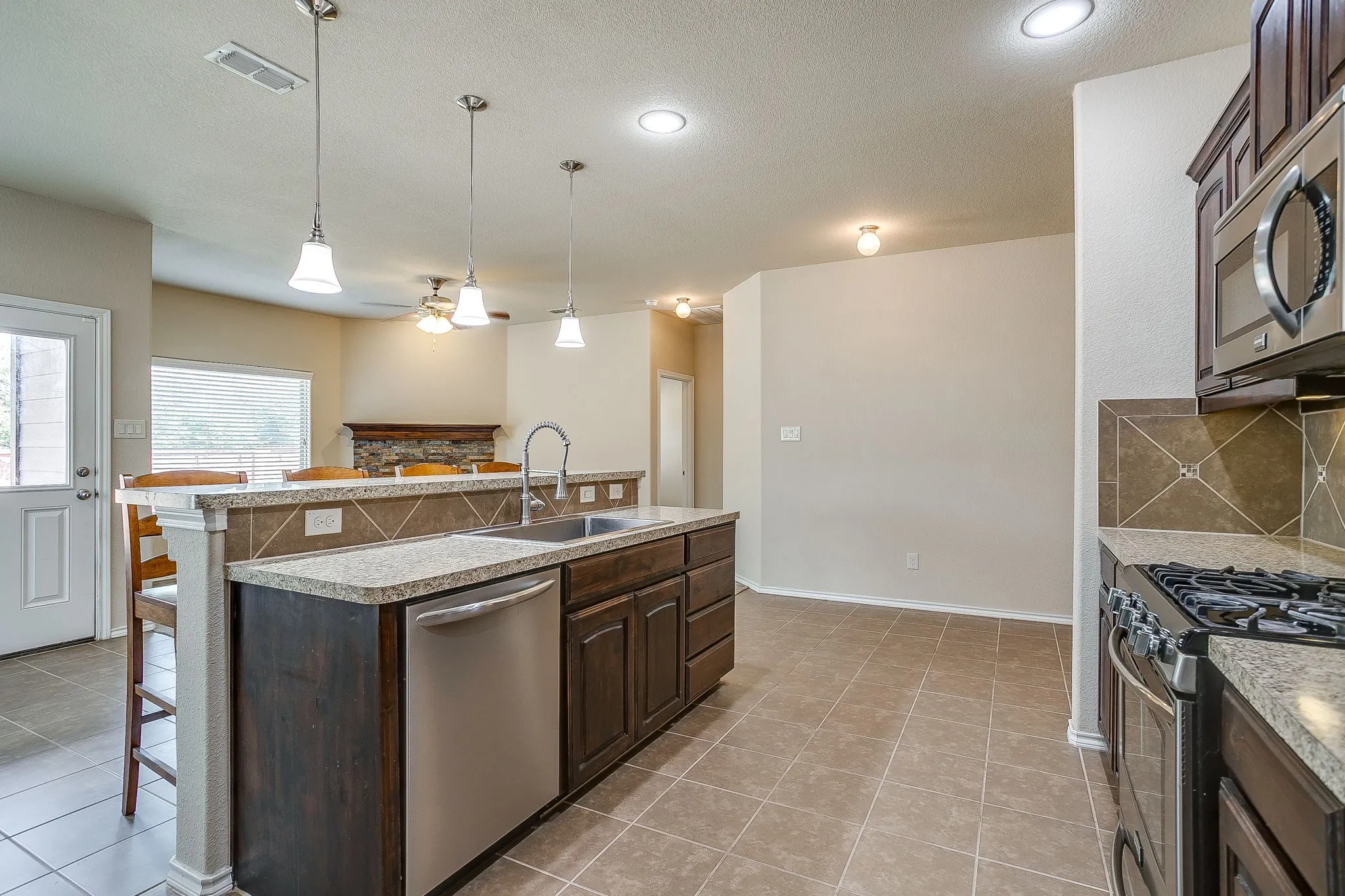 Single Family Residence For Sale in Tarrant County , 1956 Kachina Lodge Road, Fort Worth, Texas 76131, 4 Bedroom, 2 Bathroom, 2 Garage spaces, 1,529 Sqft, built in 2014, mls#21379843, Real Estate Agent in Fort Worth, Homes For Sale in Tarrant county, Homes For Sale in Fort Worth, Realtor in Fort Worth Texas, Real Estate Brokerage Independent Realty Texas, Luminita Cordes Realtor