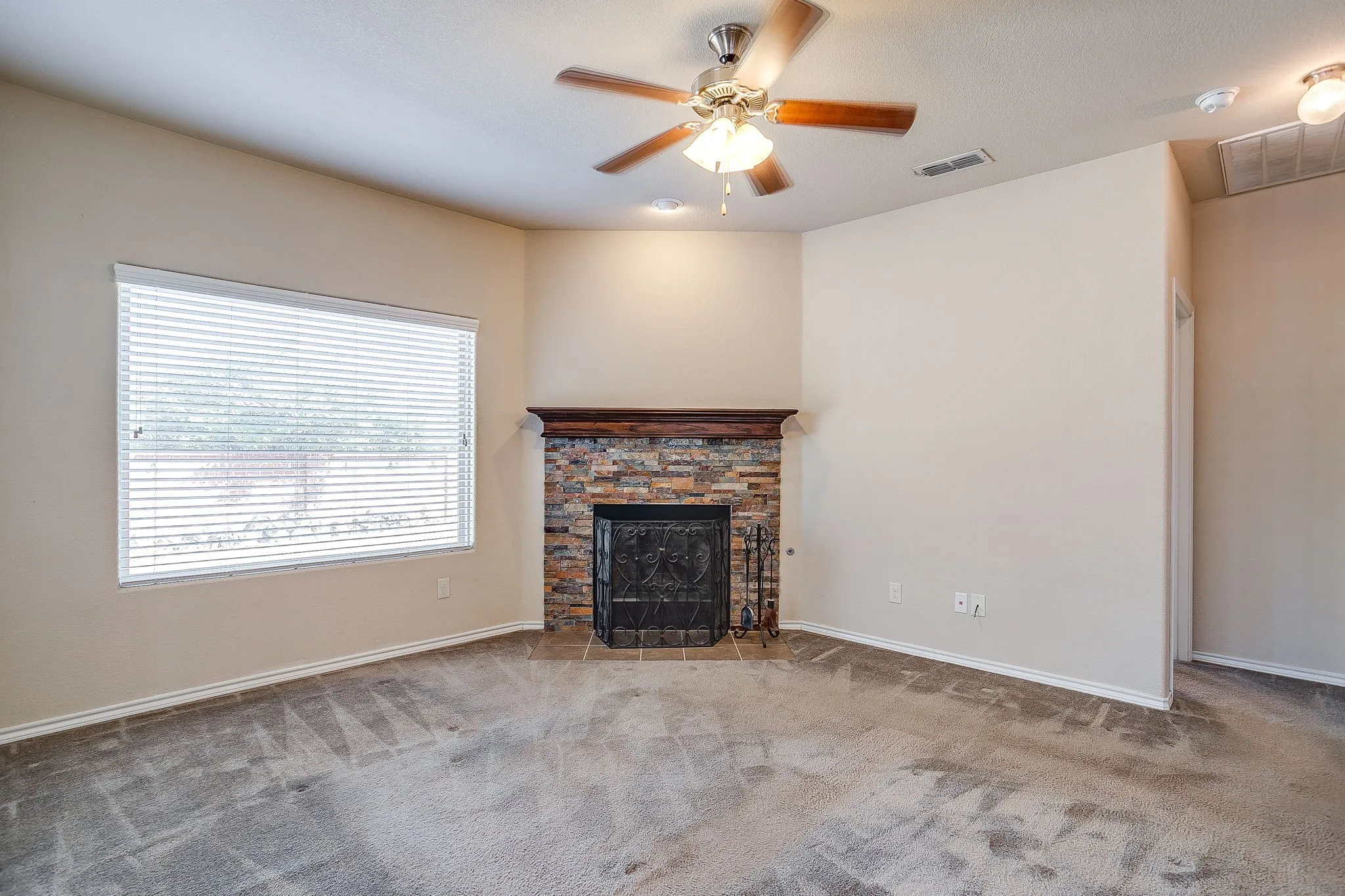 Single Family Residence For Sale in Tarrant County , 1956 Kachina Lodge Road, Fort Worth, Texas 76131, 4 Bedroom, 2 Bathroom, 2 Garage spaces, 1,529 Sqft, built in 2014, mls#21379843, Real Estate Agent in Fort Worth, Homes For Sale in Tarrant county, Homes For Sale in Fort Worth, Realtor in Fort Worth Texas, Real Estate Brokerage Independent Realty Texas, Luminita Cordes Realtor
