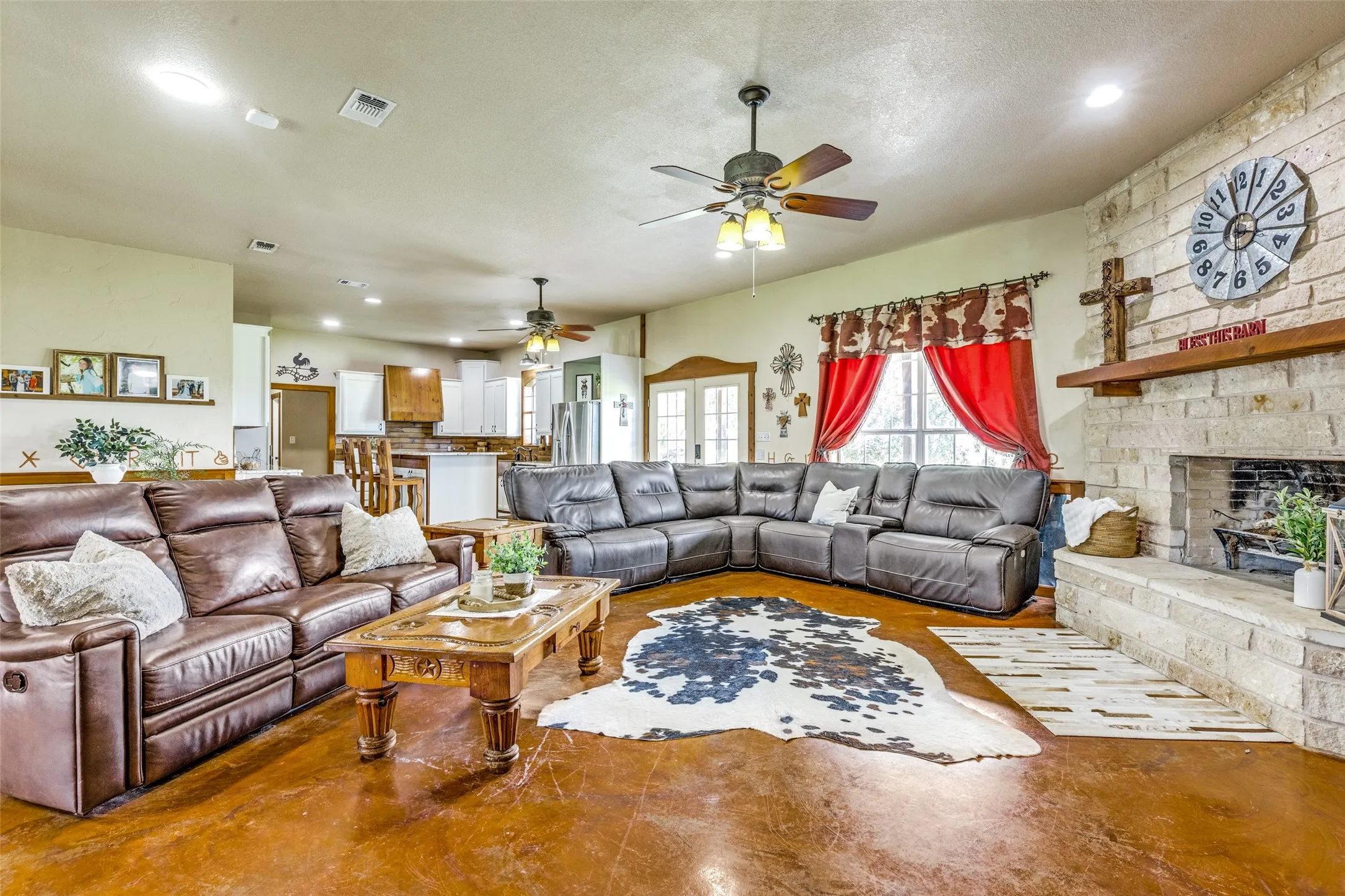 Farm For Sale in Denton County , 5855 Western Star Drive, Justin, Texas 76247, 5 Bedroom, 6 Bathroom, Garage spaces, 3,594 Sqft, built in 2006, mls#21380019, Real Estate Agent in Justin, Homes For Sale in Denton county, Homes For Sale in Justin, Realtor in Justin Texas, Real Estate Brokerage Independent Realty Texas, Luminita Cordes Realtor