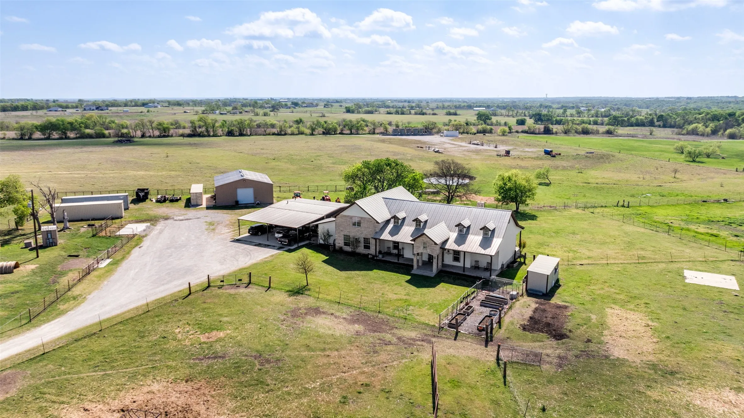 Farm For Sale in Denton County , 5855 Western Star Drive, Justin, Texas 76247, 5 Bedroom, 6 Bathroom, Garage spaces, 3,594 Sqft, built in 2006, mls#21380019, Real Estate Agent in Justin, Homes For Sale in Denton county, Homes For Sale in Justin, Realtor in Justin Texas, Real Estate Brokerage Independent Realty Texas, Luminita Cordes Realtor