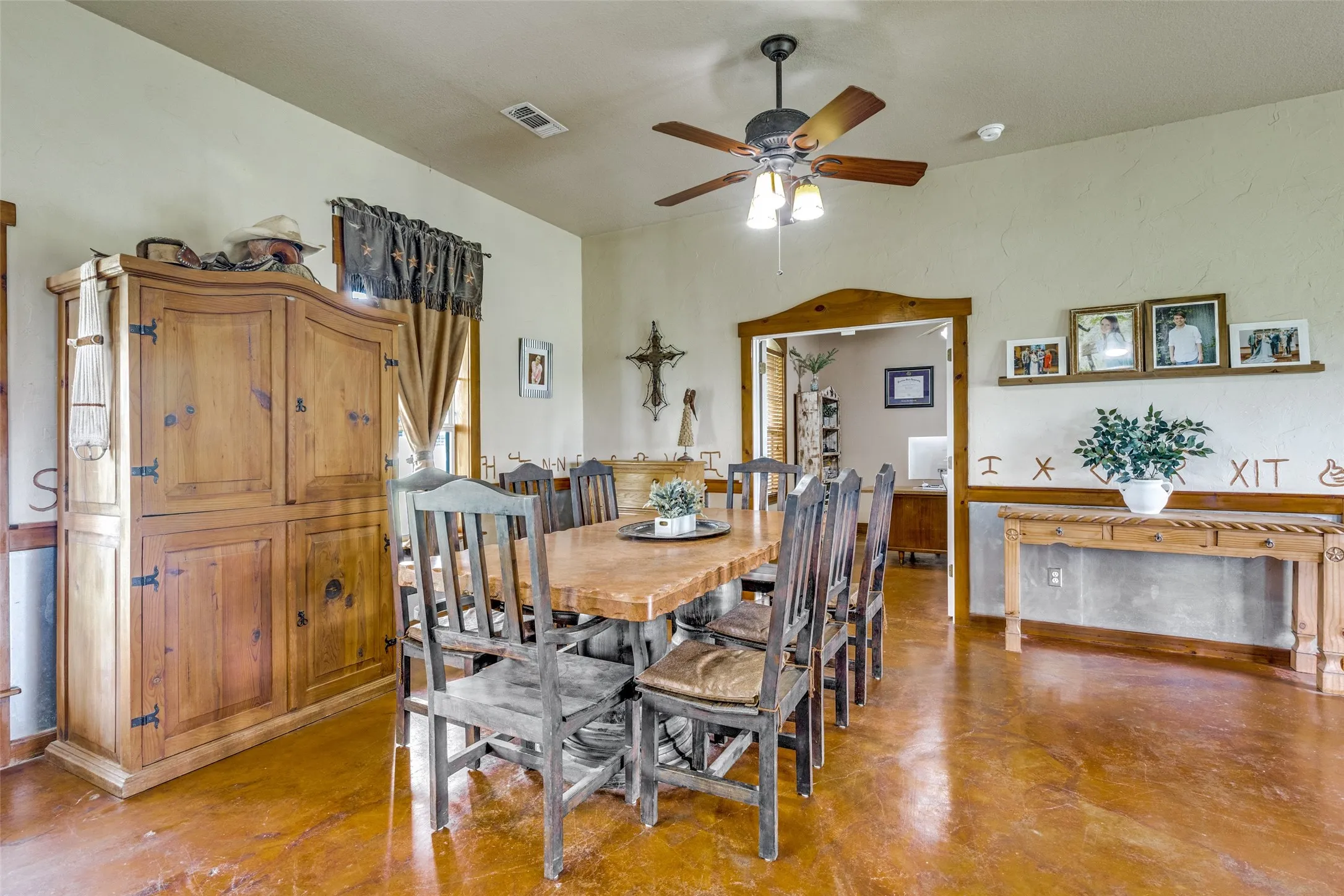 Farm For Sale in Denton County , 5855 Western Star Drive, Justin, Texas 76247, 5 Bedroom, 6 Bathroom, Garage spaces, 3,594 Sqft, built in 2006, mls#21380019, Real Estate Agent in Justin, Homes For Sale in Denton county, Homes For Sale in Justin, Realtor in Justin Texas, Real Estate Brokerage Independent Realty Texas, Luminita Cordes Realtor