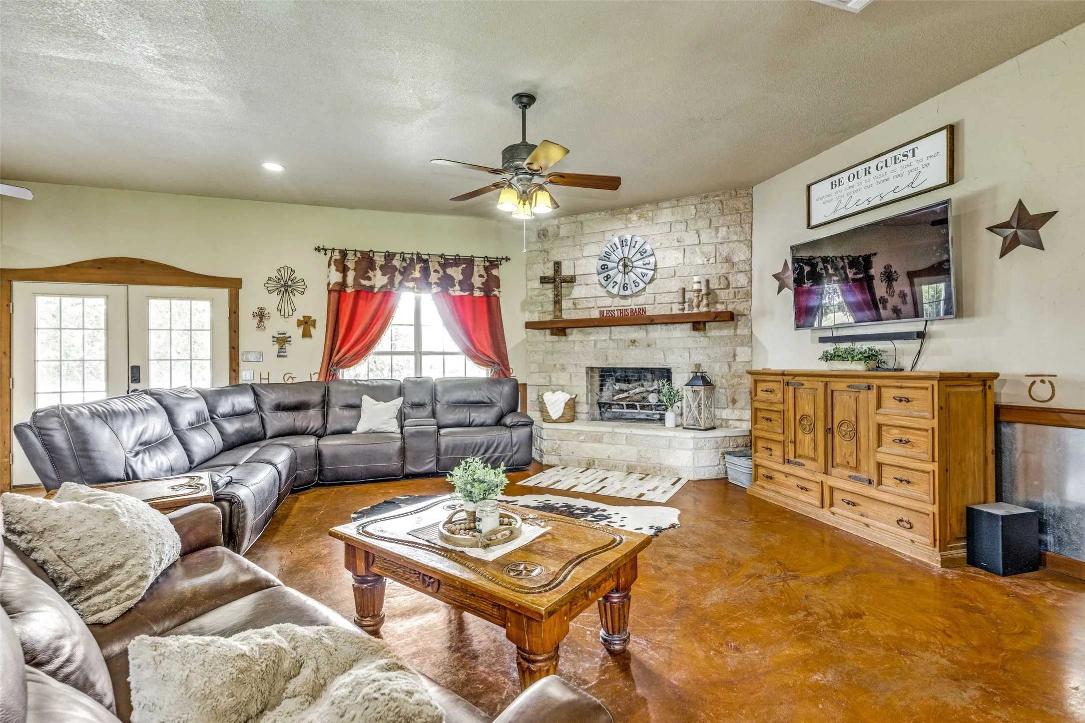 Farm For Sale in Denton County , 5855 Western Star Drive, Justin, Texas 76247, 5 Bedroom, 6 Bathroom, Garage spaces, 3,594 Sqft, built in 2006, mls#21380019, Real Estate Agent in Justin, Homes For Sale in Denton county, Homes For Sale in Justin, Realtor in Justin Texas, Real Estate Brokerage Independent Realty Texas, Luminita Cordes Realtor