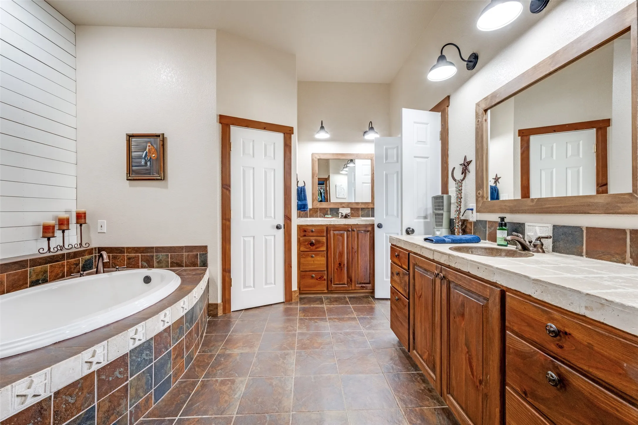 Farm For Sale in Denton County , 5855 Western Star Drive, Justin, Texas 76247, 5 Bedroom, 6 Bathroom, Garage spaces, 3,594 Sqft, built in 2006, mls#21380019, Real Estate Agent in Justin, Homes For Sale in Denton county, Homes For Sale in Justin, Realtor in Justin Texas, Real Estate Brokerage Independent Realty Texas, Luminita Cordes Realtor
