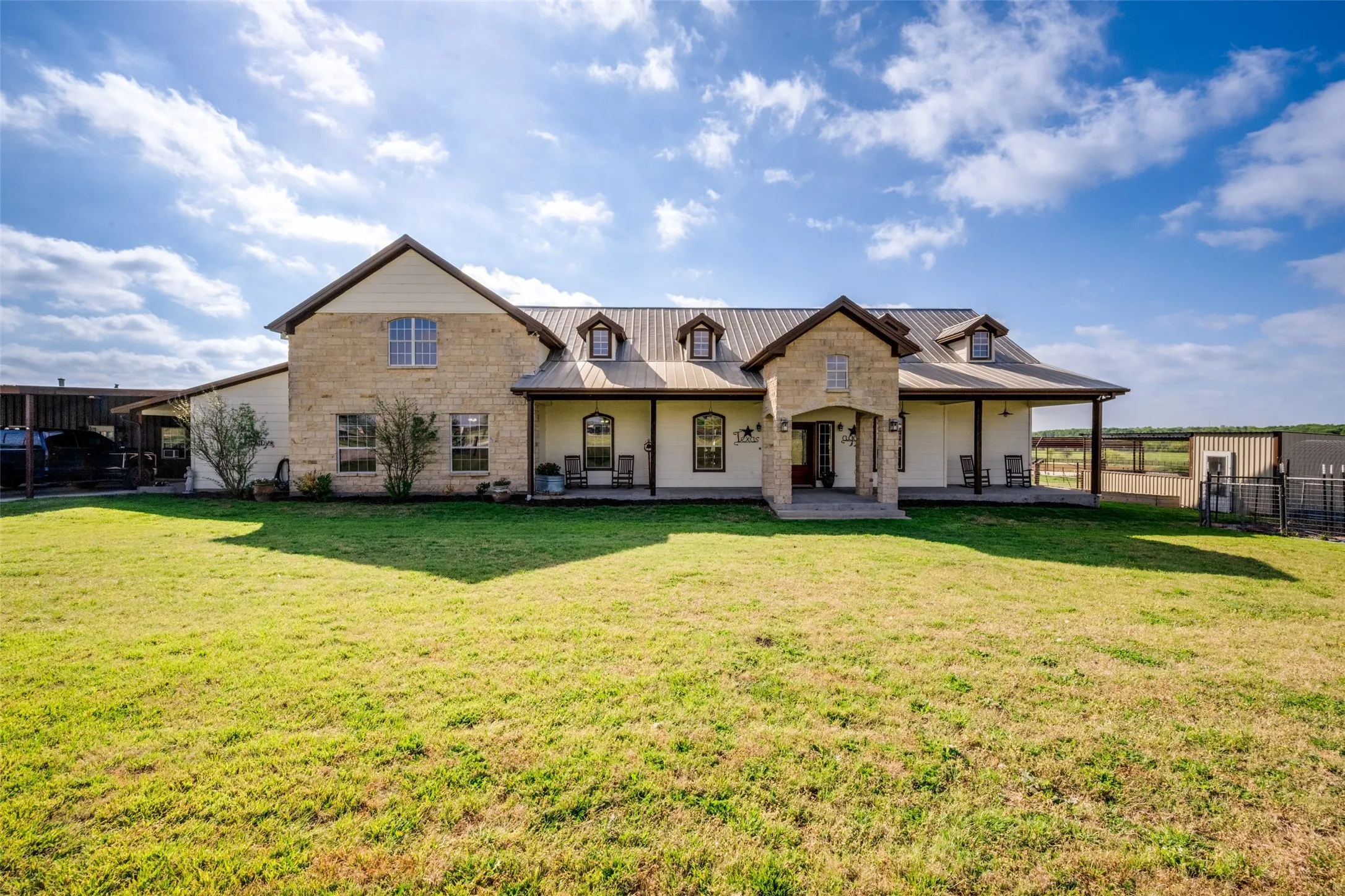 Farm For Sale in Denton County , 5855 Western Star Drive, Justin, Texas 76247, 5 Bedroom, 6 Bathroom, Garage spaces, 3,594 Sqft, built in 2006, mls#21380019, Real Estate Agent in Justin, Homes For Sale in Denton county, Homes For Sale in Justin, Realtor in Justin Texas, Real Estate Brokerage Independent Realty Texas, Luminita Cordes Realtor