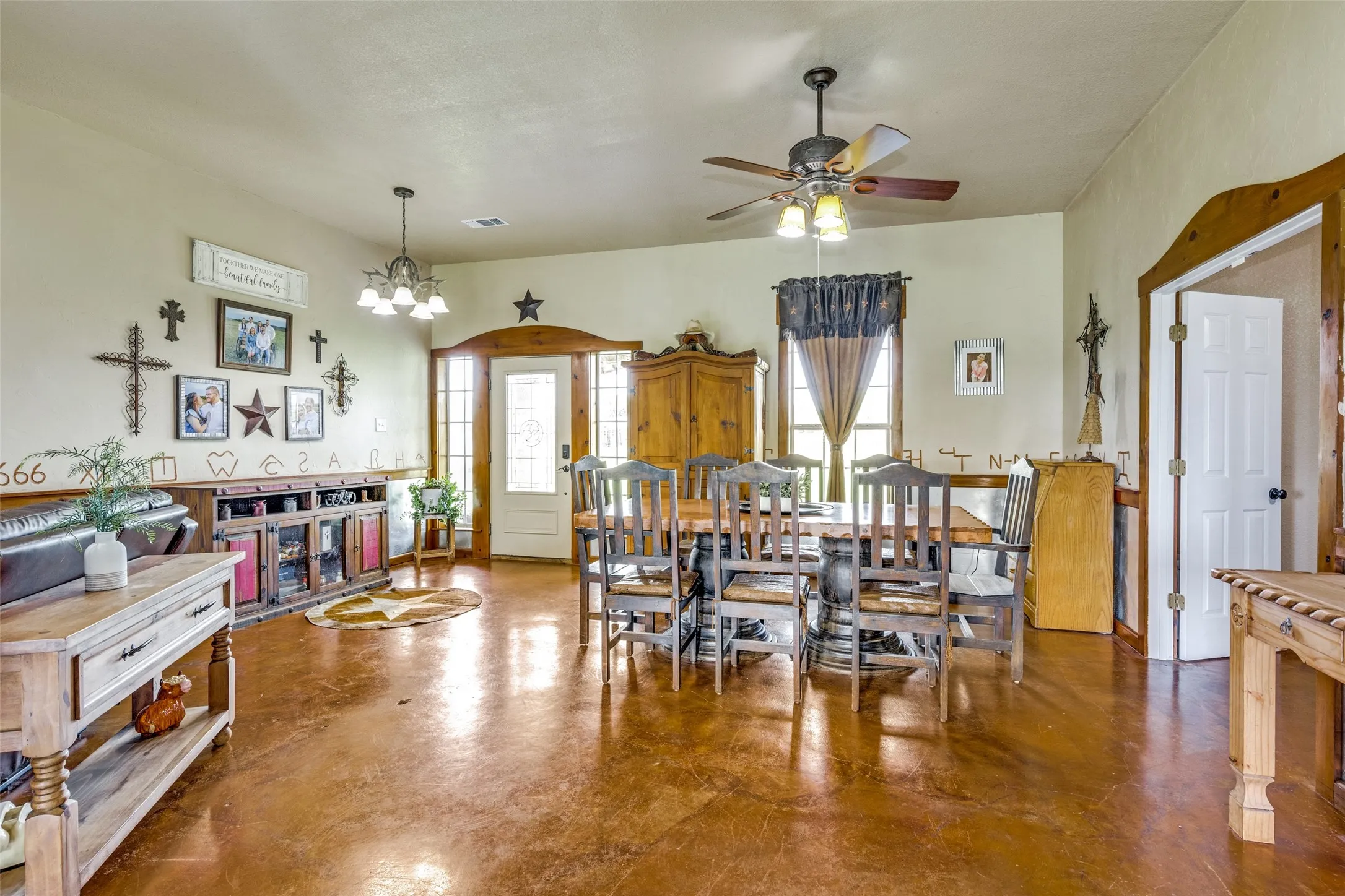 Farm For Sale in Denton County , 5855 Western Star Drive, Justin, Texas 76247, 5 Bedroom, 6 Bathroom, Garage spaces, 3,594 Sqft, built in 2006, mls#21380019, Real Estate Agent in Justin, Homes For Sale in Denton county, Homes For Sale in Justin, Realtor in Justin Texas, Real Estate Brokerage Independent Realty Texas, Luminita Cordes Realtor