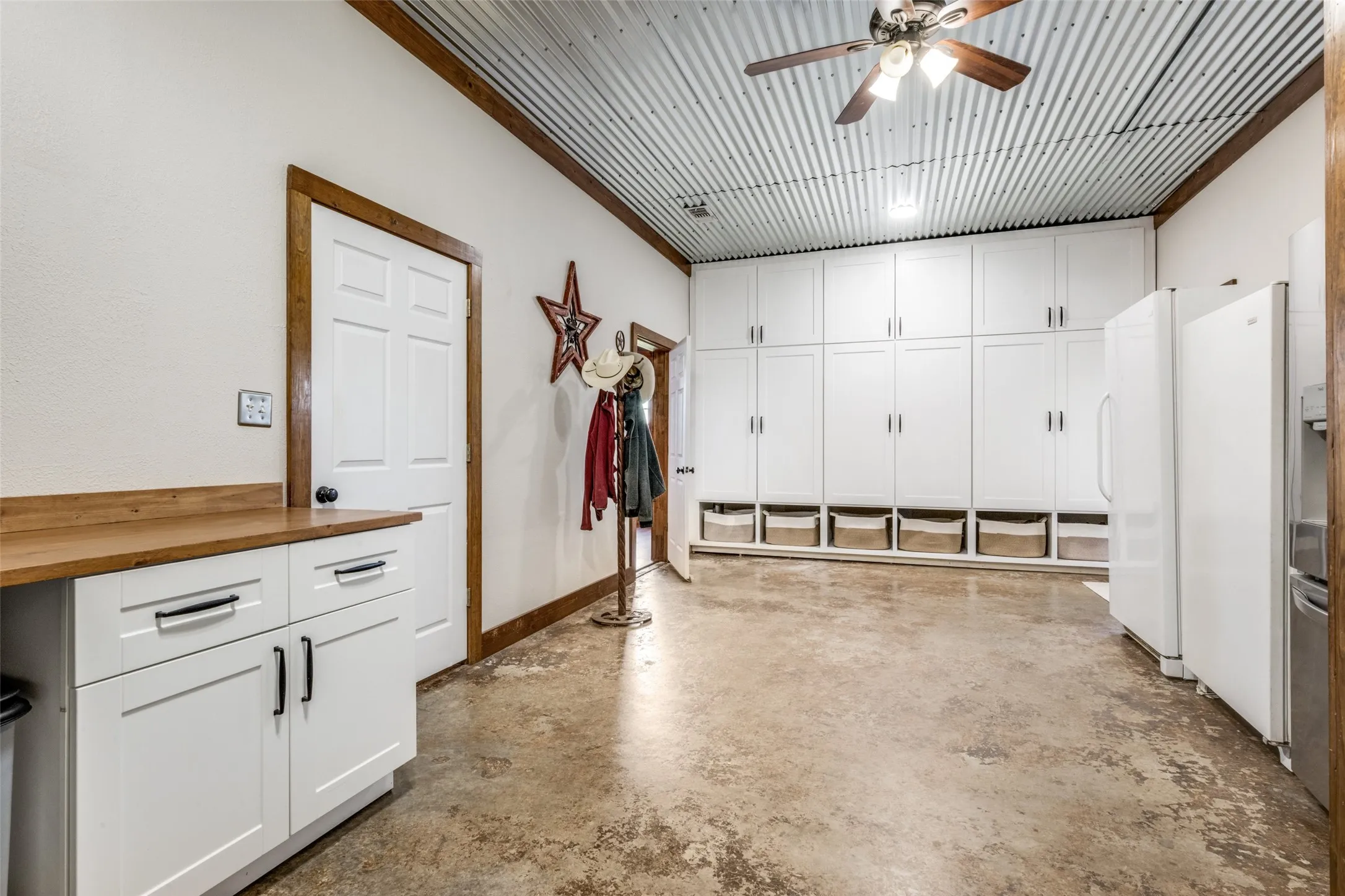 Farm For Sale in Denton County , 5855 Western Star Drive, Justin, Texas 76247, 5 Bedroom, 6 Bathroom, Garage spaces, 3,594 Sqft, built in 2006, mls#21380019, Real Estate Agent in Justin, Homes For Sale in Denton county, Homes For Sale in Justin, Realtor in Justin Texas, Real Estate Brokerage Independent Realty Texas, Luminita Cordes Realtor