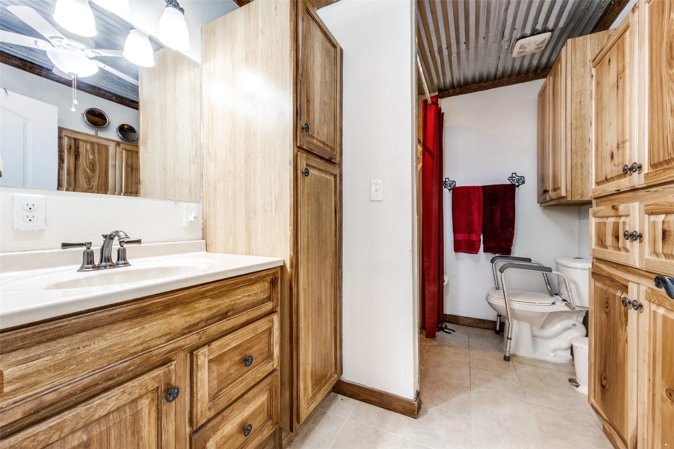 Full bathroom in the guest house