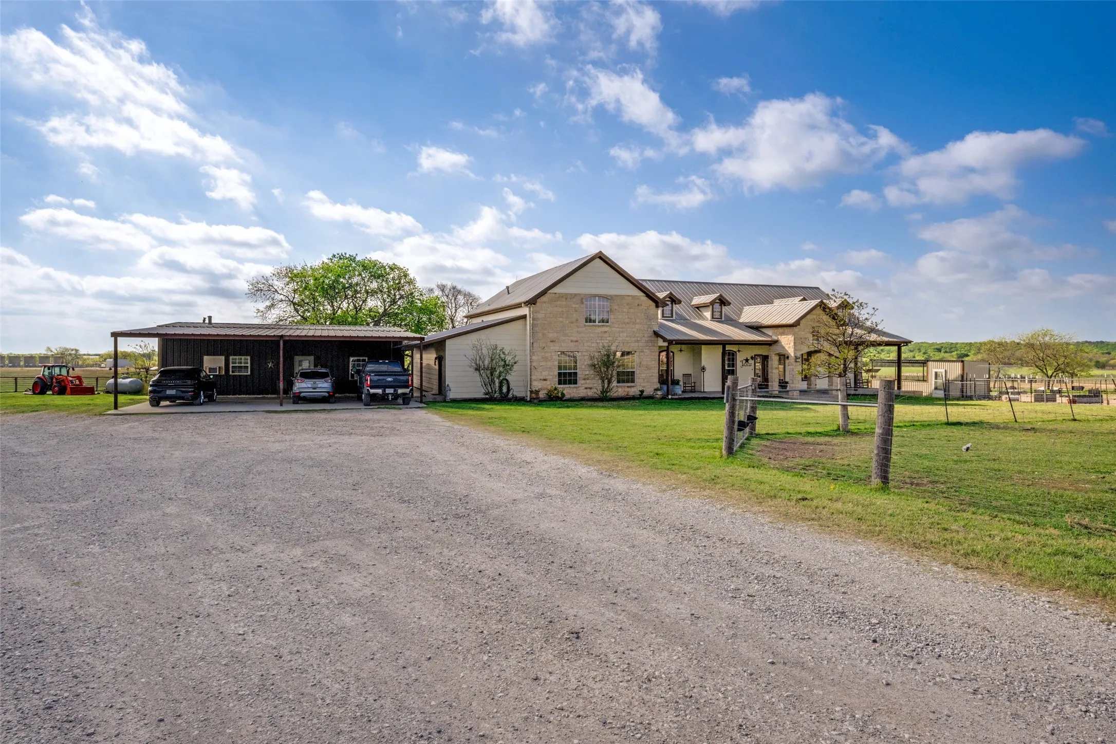 Farm For Sale in Denton County , 5855 Western Star Drive, Justin, Texas 76247, 5 Bedroom, 6 Bathroom, Garage spaces, 3,594 Sqft, built in 2006, mls#21380019, Real Estate Agent in Justin, Homes For Sale in Denton county, Homes For Sale in Justin, Realtor in Justin Texas, Real Estate Brokerage Independent Realty Texas, Luminita Cordes Realtor