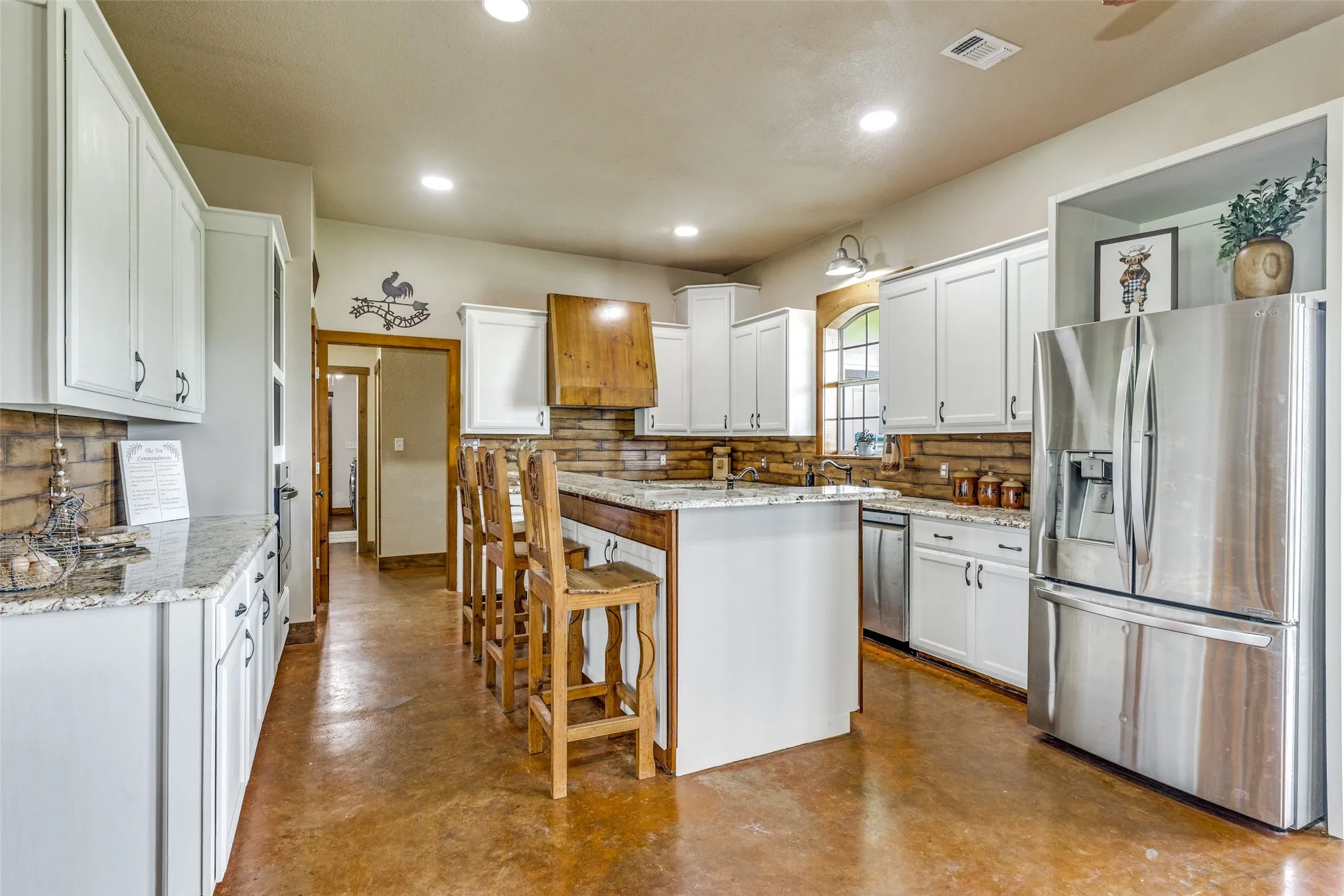 Farm For Sale in Denton County , 5855 Western Star Drive, Justin, Texas 76247, 5 Bedroom, 6 Bathroom, Garage spaces, 3,594 Sqft, built in 2006, mls#21380019, Real Estate Agent in Justin, Homes For Sale in Denton county, Homes For Sale in Justin, Realtor in Justin Texas, Real Estate Brokerage Independent Realty Texas, Luminita Cordes Realtor
