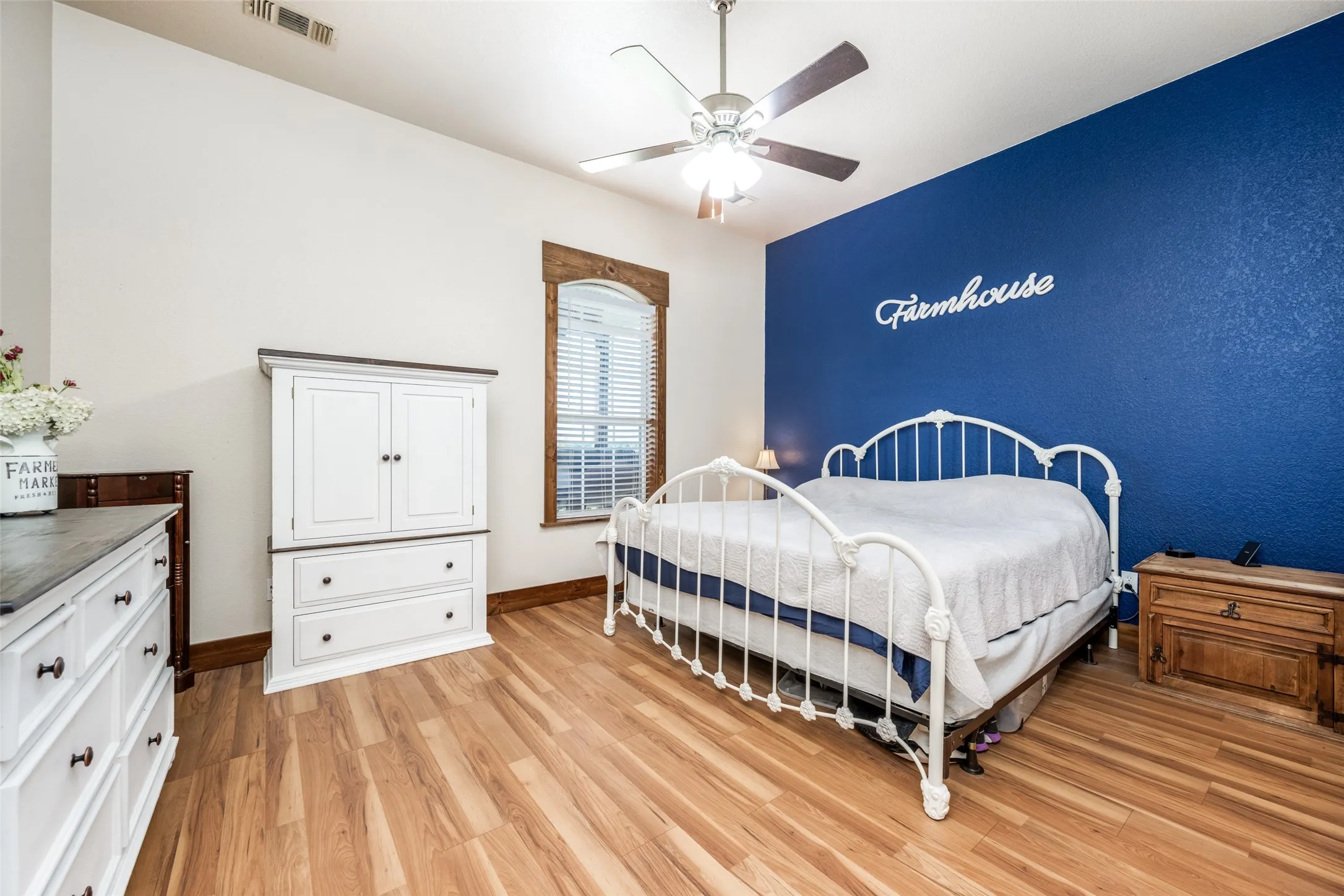 Farm For Sale in Denton County , 5855 Western Star Drive, Justin, Texas 76247, 5 Bedroom, 6 Bathroom, Garage spaces, 3,594 Sqft, built in 2006, mls#21380019, Real Estate Agent in Justin, Homes For Sale in Denton county, Homes For Sale in Justin, Realtor in Justin Texas, Real Estate Brokerage Independent Realty Texas, Luminita Cordes Realtor