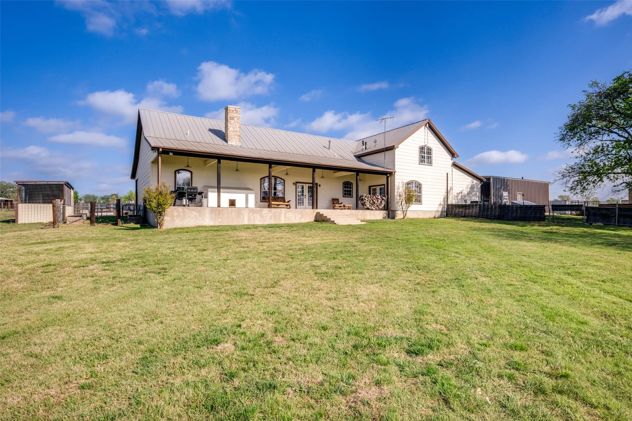 Farm For Sale in Denton County , 5855 Western Star Drive, Justin, Texas 76247, 5 Bedroom, 6 Bathroom, Garage spaces, 3,594 Sqft, built in 2006, mls#21380019, Real Estate Agent in Justin, Homes For Sale in Denton county, Homes For Sale in Justin, Realtor in Justin Texas, Real Estate Brokerage Independent Realty Texas, Luminita Cordes Realtor