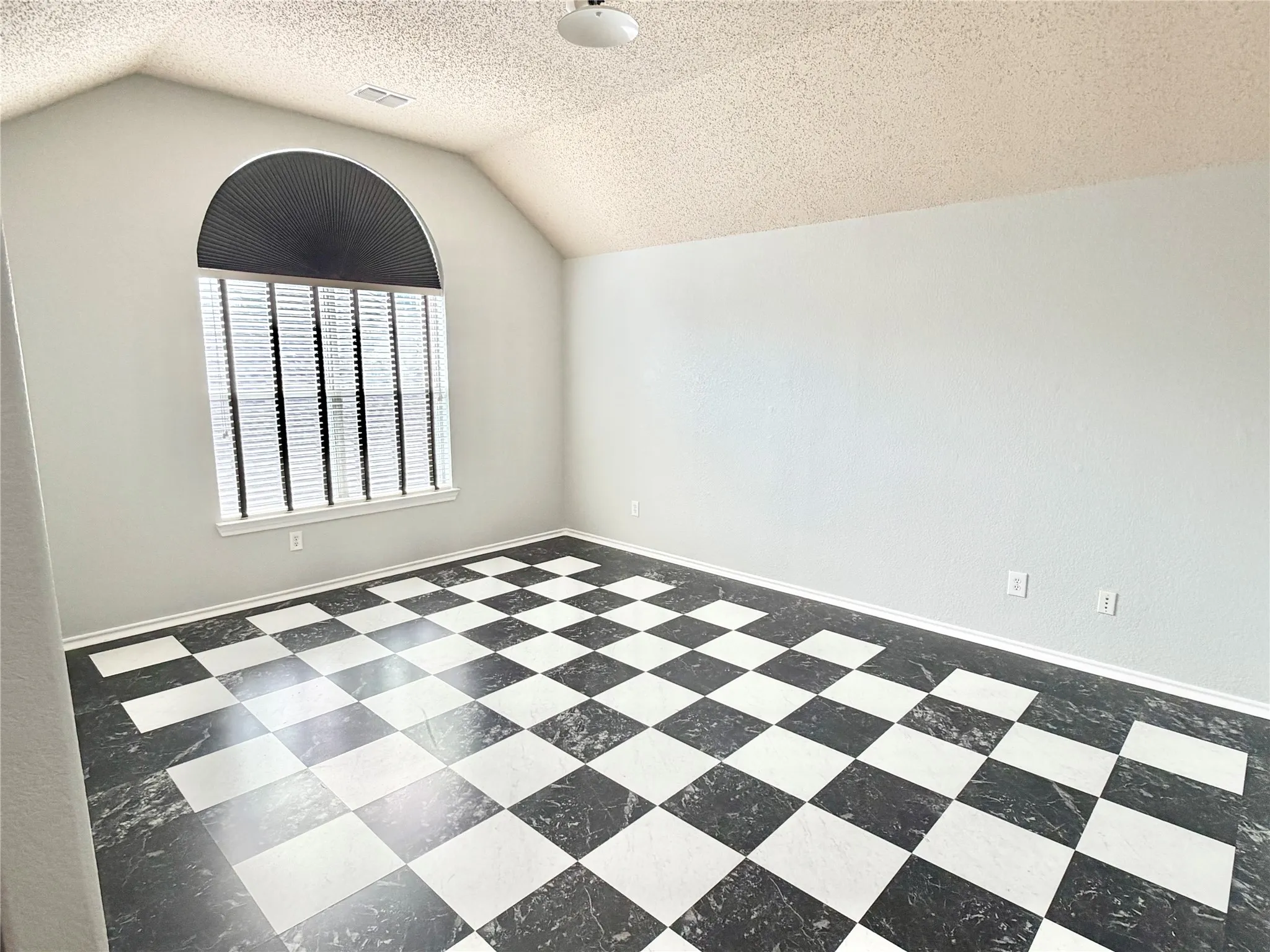 Single Family Residence For Rent in Denton County , 140 Fallkirk Drive, Coppell, Texas 75019, 4 Bedroom, 3 Bathroom, 2 Garage spaces, 2,886 Sqft, built in 1999, mls#21383749, Real Estate Agent in Coppell, Homes For Rent in Denton county, Homes For Rent in Coppell, Realtor in Coppell Texas, Real Estate Brokerage Independent Realty Texas, Luminita Cordes Realtor