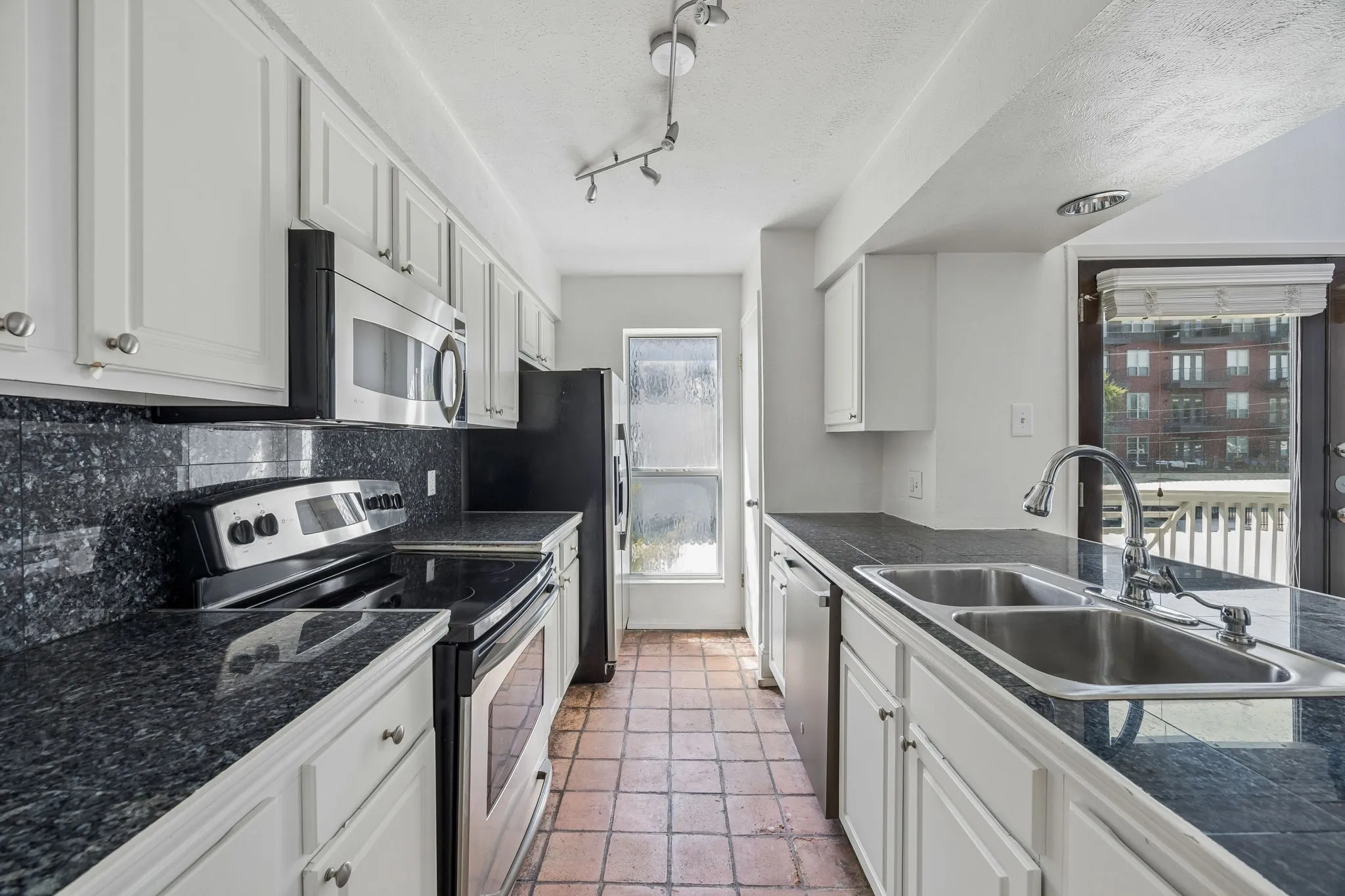 Condominium For Sale in Dallas County , 5926 Sandhurst Lane 224, Dallas, Texas 75206, 2 Bedroom, 2 Bathroom, Garage spaces, 1,046 Sqft, built in 1967, mls#21384050, Real Estate Agent in Dallas, Homes For Sale in Dallas county, Homes For Sale in Dallas, Realtor in Dallas Texas, Real Estate Brokerage Independent Realty Texas, Luminita Cordes Realtor