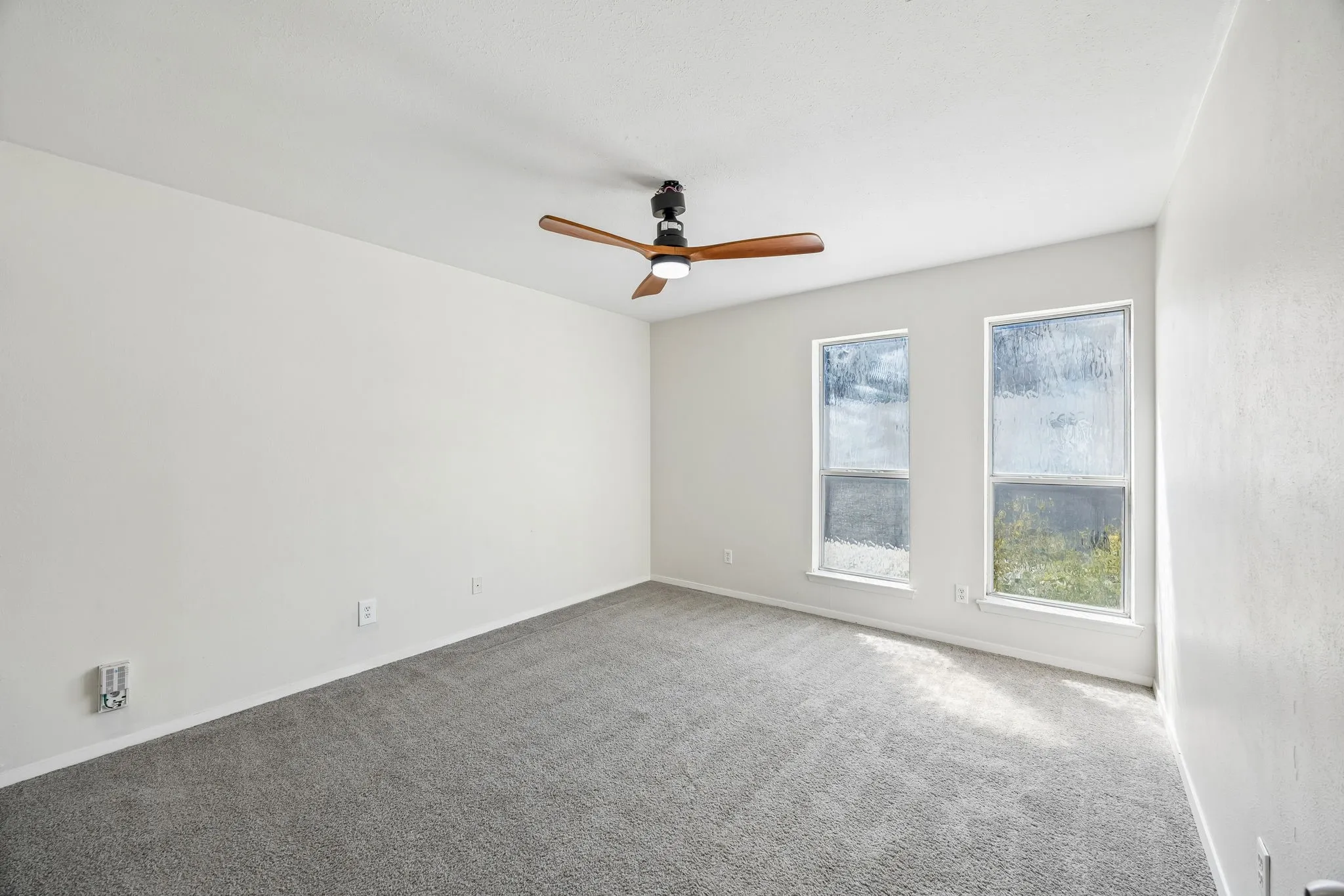 Condominium For Sale in Dallas County , 5926 Sandhurst Lane 224, Dallas, Texas 75206, 2 Bedroom, 2 Bathroom, Garage spaces, 1,046 Sqft, built in 1967, mls#21384050, Real Estate Agent in Dallas, Homes For Sale in Dallas county, Homes For Sale in Dallas, Realtor in Dallas Texas, Real Estate Brokerage Independent Realty Texas, Luminita Cordes Realtor