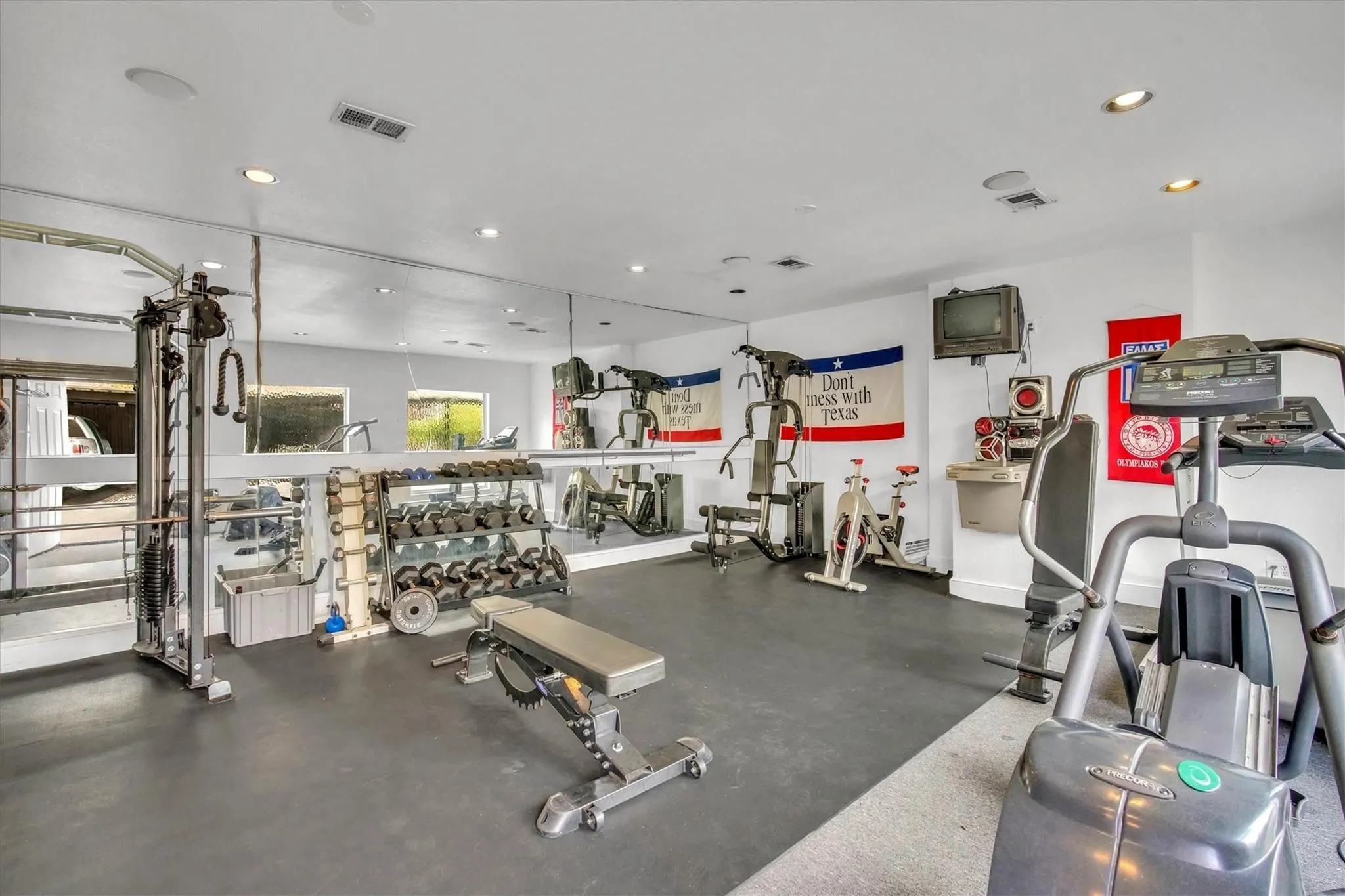 Condominium For Sale in Dallas County , 5926 Sandhurst Lane 224, Dallas, Texas 75206, 2 Bedroom, 2 Bathroom, Garage spaces, 1,046 Sqft, built in 1967, mls#21384050, Real Estate Agent in Dallas, Homes For Sale in Dallas county, Homes For Sale in Dallas, Realtor in Dallas Texas, Real Estate Brokerage Independent Realty Texas, Luminita Cordes Realtor