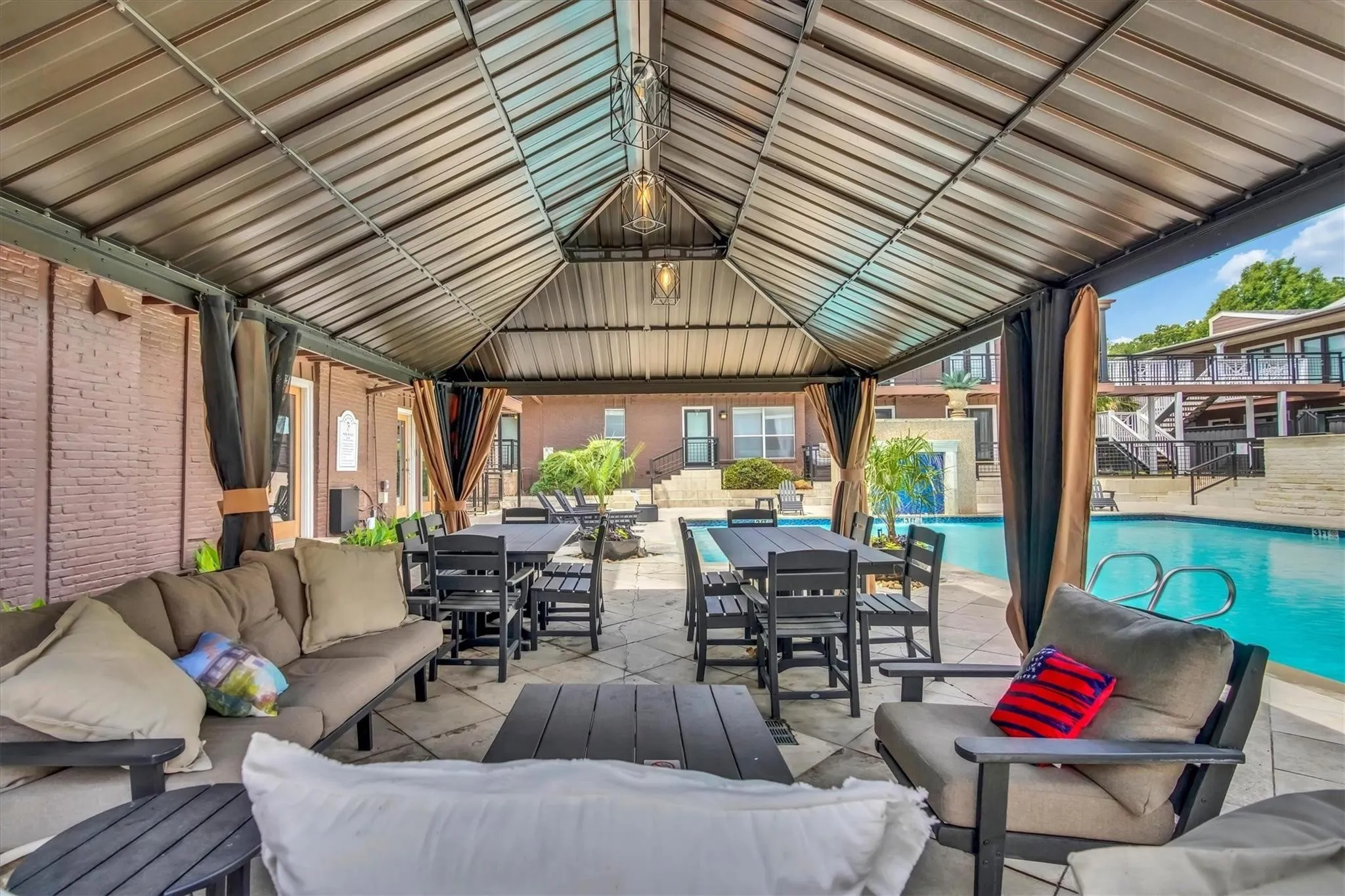 Condominium For Sale in Dallas County , 5926 Sandhurst Lane 224, Dallas, Texas 75206, 2 Bedroom, 2 Bathroom, Garage spaces, 1,046 Sqft, built in 1967, mls#21384050, Real Estate Agent in Dallas, Homes For Sale in Dallas county, Homes For Sale in Dallas, Realtor in Dallas Texas, Real Estate Brokerage Independent Realty Texas, Luminita Cordes Realtor