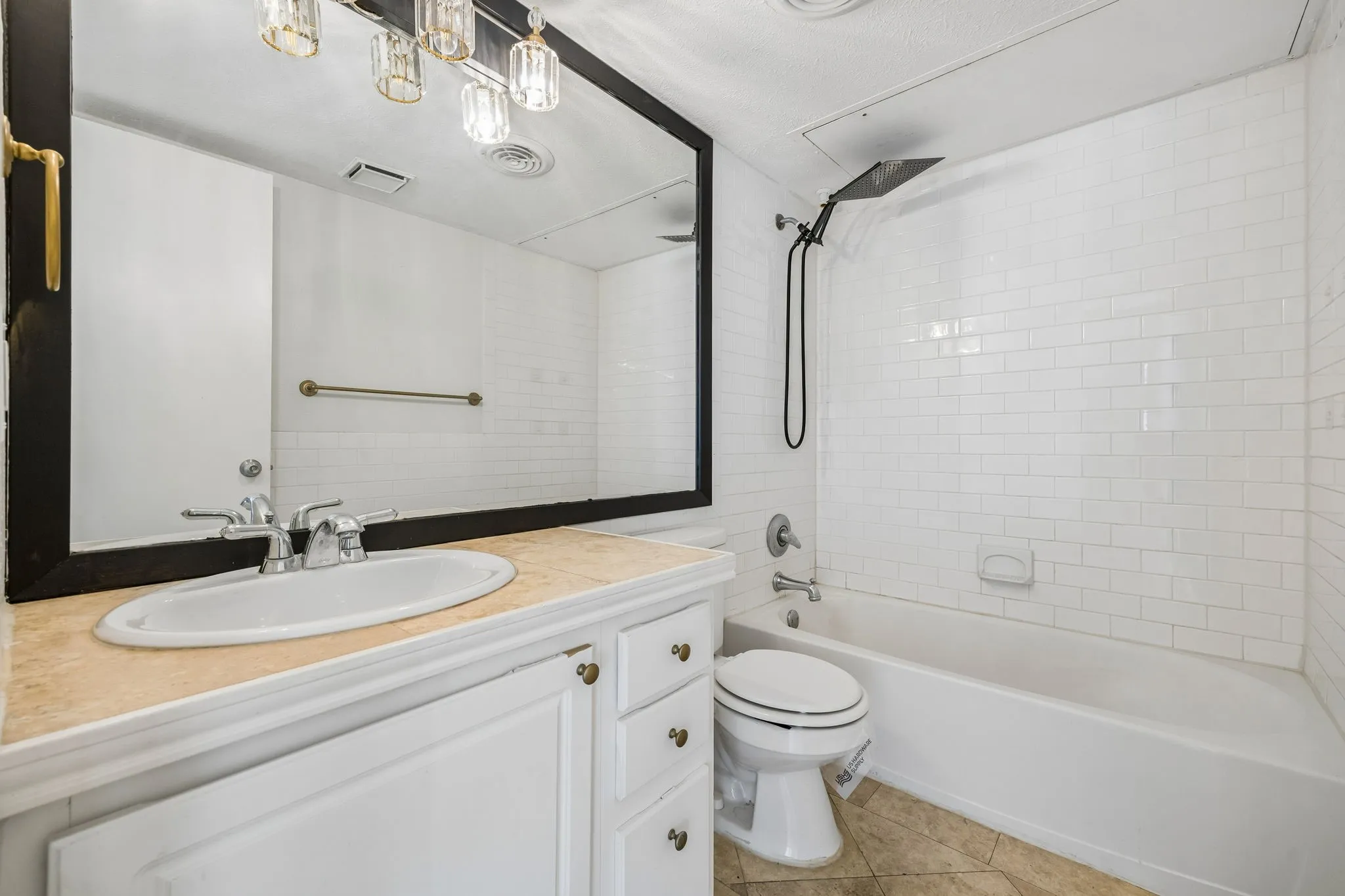 Condominium For Sale in Dallas County , 5926 Sandhurst Lane 224, Dallas, Texas 75206, 2 Bedroom, 2 Bathroom, Garage spaces, 1,046 Sqft, built in 1967, mls#21384050, Real Estate Agent in Dallas, Homes For Sale in Dallas county, Homes For Sale in Dallas, Realtor in Dallas Texas, Real Estate Brokerage Independent Realty Texas, Luminita Cordes Realtor