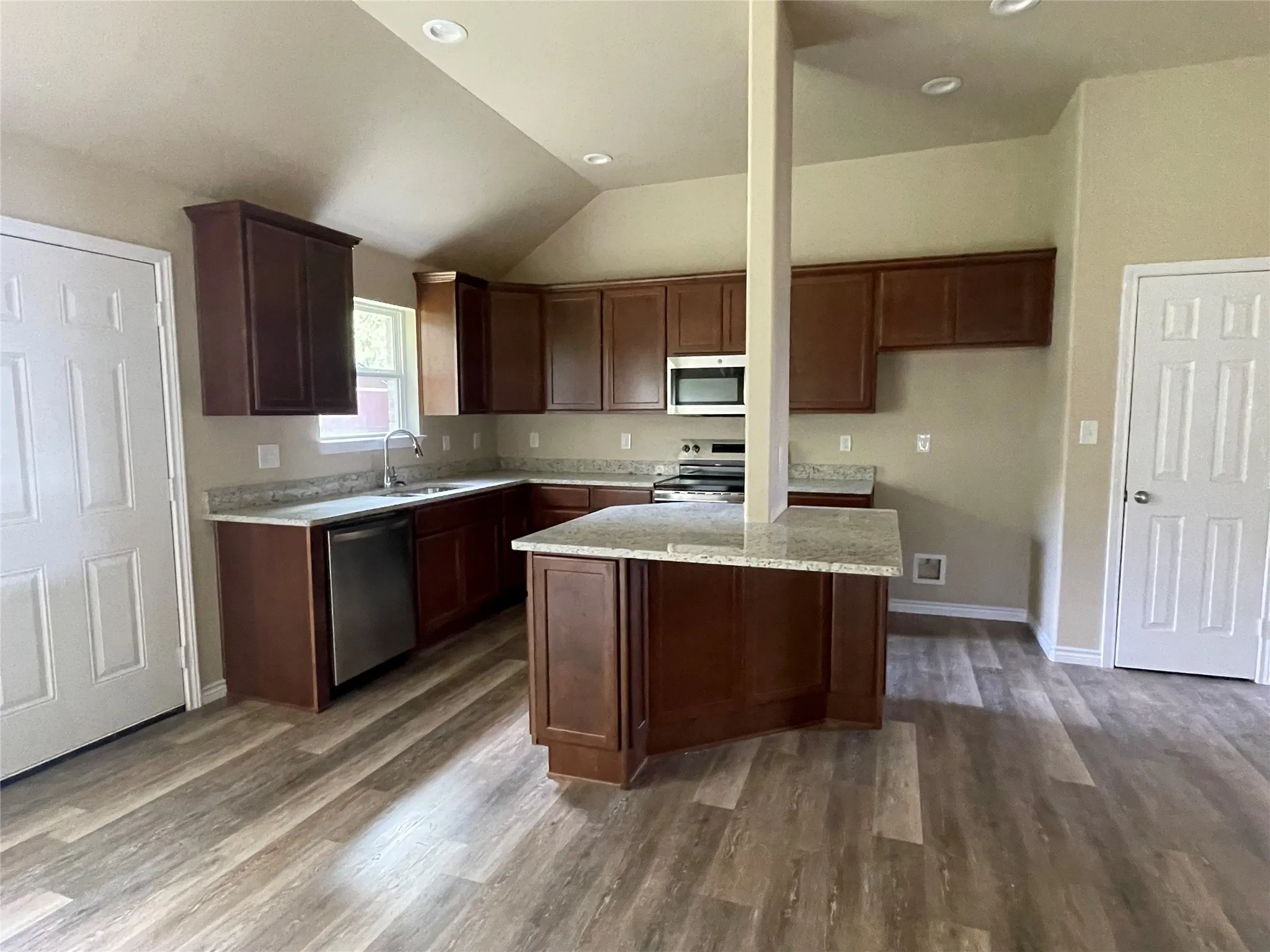 Single Family Residence For Sale in Hunt County , 721 HILLBURN, West Tawakoni, Texas 75474, 4 Bedroom, 3 Bathroom, 2 Garage spaces, 1,577 Sqft, built in 2023, mls#21372107, Real Estate Agent in West Tawakoni, Homes For Sale in Hunt county, Homes For Sale in West Tawakoni, Realtor in West Tawakoni Texas, Real Estate Brokerage Independent Realty Texas, Luminita Cordes Realtor