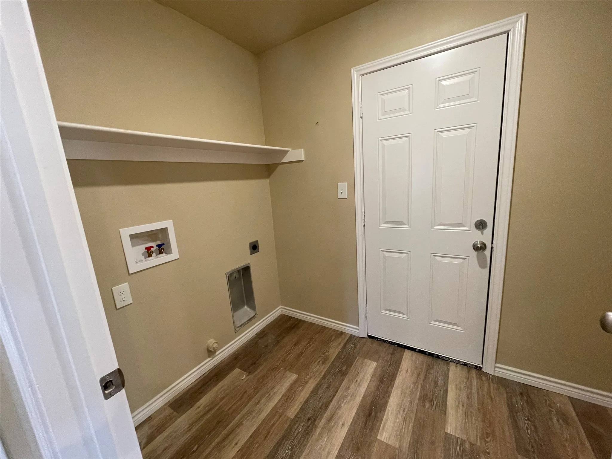 Single Family Residence For Sale in Hunt County , 721 HILLBURN, West Tawakoni, Texas 75474, 4 Bedroom, 3 Bathroom, 2 Garage spaces, 1,577 Sqft, built in 2023, mls#21372107, Real Estate Agent in West Tawakoni, Homes For Sale in Hunt county, Homes For Sale in West Tawakoni, Realtor in West Tawakoni Texas, Real Estate Brokerage Independent Realty Texas, Luminita Cordes Realtor
