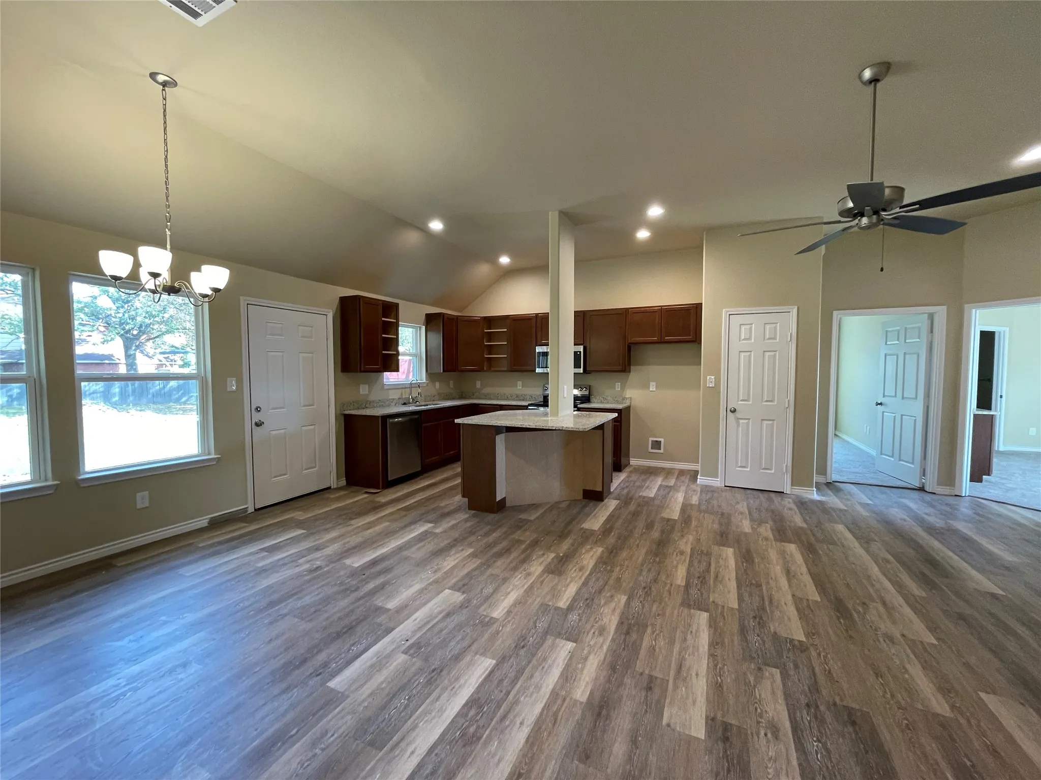 Single Family Residence For Sale in Hunt County , 721 HILLBURN, West Tawakoni, Texas 75474, 4 Bedroom, 3 Bathroom, 2 Garage spaces, 1,577 Sqft, built in 2023, mls#21372107, Real Estate Agent in West Tawakoni, Homes For Sale in Hunt county, Homes For Sale in West Tawakoni, Realtor in West Tawakoni Texas, Real Estate Brokerage Independent Realty Texas, Luminita Cordes Realtor