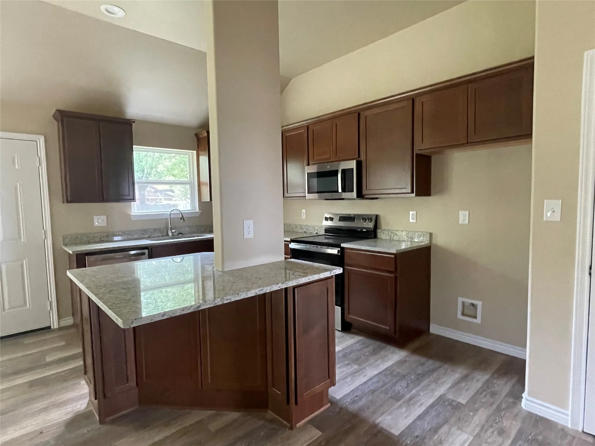 Single Family Residence For Sale in Hunt County , 721 HILLBURN, West Tawakoni, Texas 75474, 4 Bedroom, 3 Bathroom, 2 Garage spaces, 1,577 Sqft, built in 2023, mls#21372107, Real Estate Agent in West Tawakoni, Homes For Sale in Hunt county, Homes For Sale in West Tawakoni, Realtor in West Tawakoni Texas, Real Estate Brokerage Independent Realty Texas, Luminita Cordes Realtor