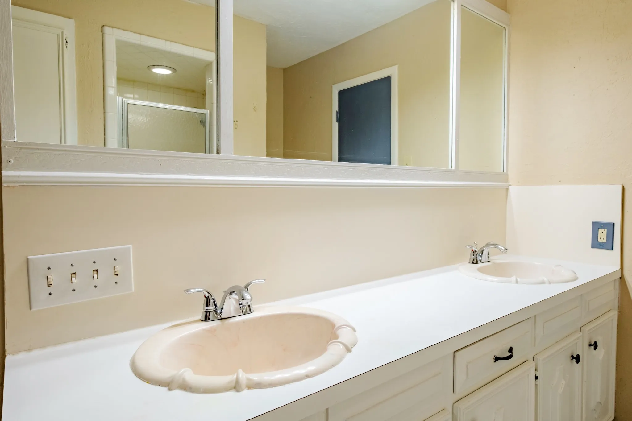Single Family Residence For Sale in Tarrant County , 156 S Pearson, Keller, Texas 76248, 4 Bedroom, 3 Bathroom, 3 Garage spaces, 3,041 Sqft, built in 1972, mls#21384071, Real Estate Agent in Keller, Homes For Sale in Tarrant county, Homes For Sale in Keller, Realtor in Keller Texas, Real Estate Brokerage Independent Realty Texas, Luminita Cordes Realtor