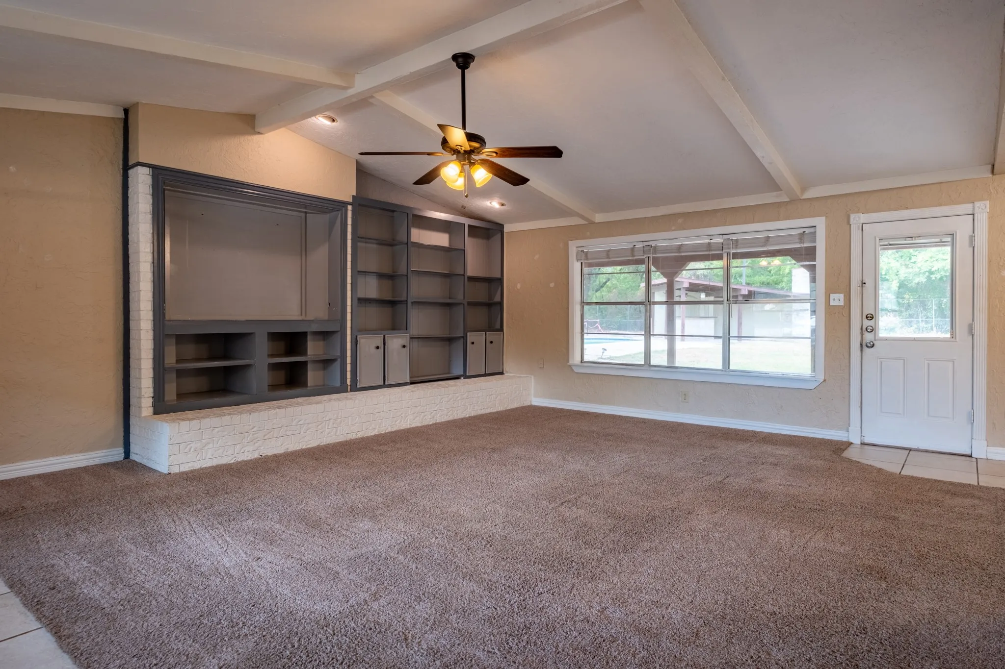 Single Family Residence For Sale in Tarrant County , 156 S Pearson, Keller, Texas 76248, 4 Bedroom, 3 Bathroom, 3 Garage spaces, 3,041 Sqft, built in 1972, mls#21384071, Real Estate Agent in Keller, Homes For Sale in Tarrant county, Homes For Sale in Keller, Realtor in Keller Texas, Real Estate Brokerage Independent Realty Texas, Luminita Cordes Realtor