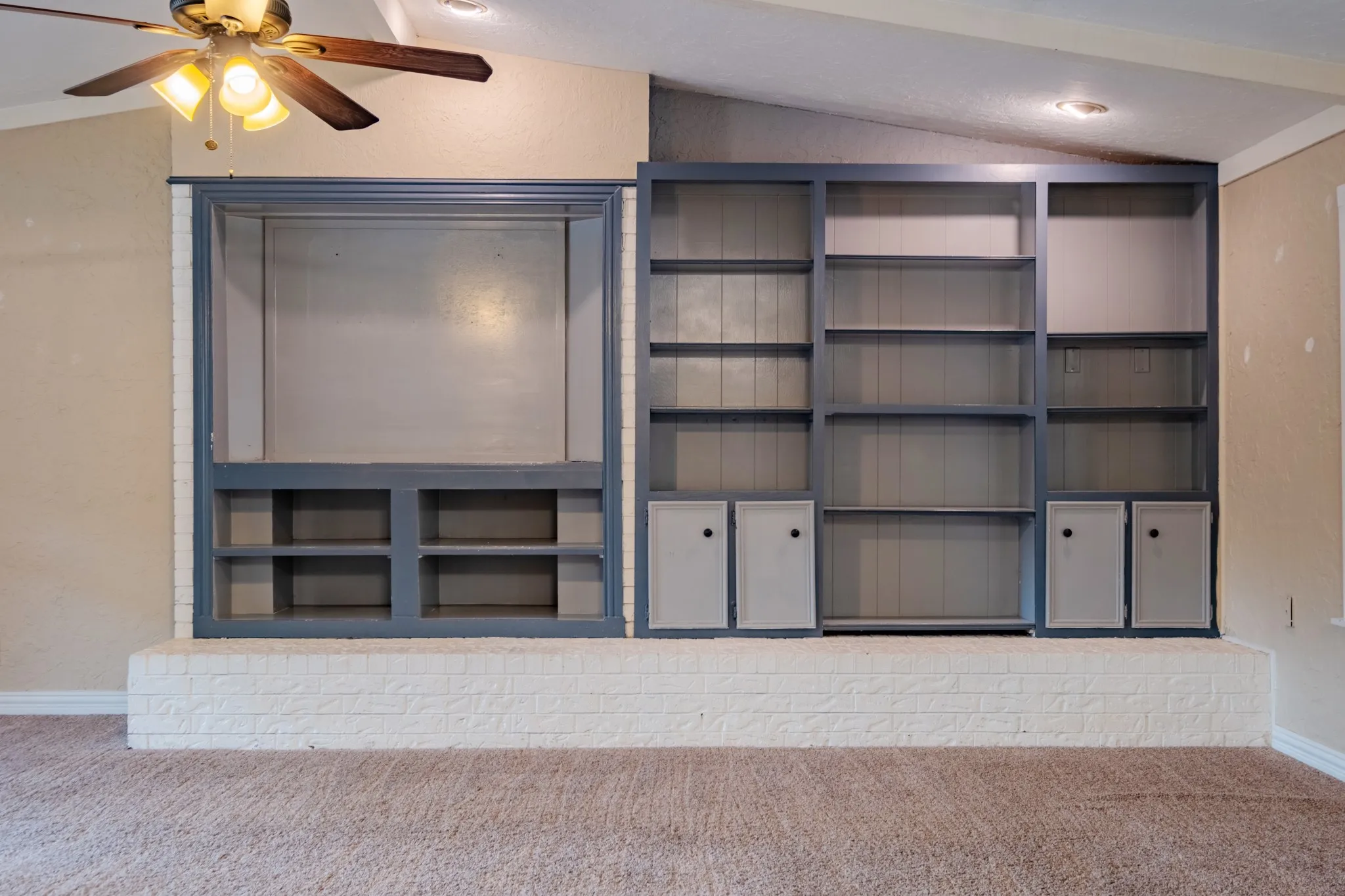Single Family Residence For Sale in Tarrant County , 156 S Pearson, Keller, Texas 76248, 4 Bedroom, 3 Bathroom, 3 Garage spaces, 3,041 Sqft, built in 1972, mls#21384071, Real Estate Agent in Keller, Homes For Sale in Tarrant county, Homes For Sale in Keller, Realtor in Keller Texas, Real Estate Brokerage Independent Realty Texas, Luminita Cordes Realtor