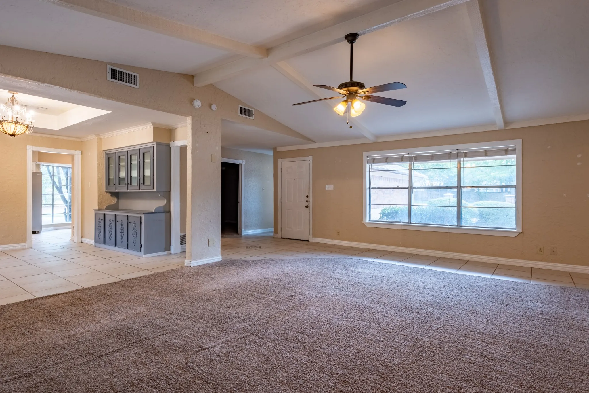 Single Family Residence For Sale in Tarrant County , 156 S Pearson, Keller, Texas 76248, 4 Bedroom, 3 Bathroom, 3 Garage spaces, 3,041 Sqft, built in 1972, mls#21384071, Real Estate Agent in Keller, Homes For Sale in Tarrant county, Homes For Sale in Keller, Realtor in Keller Texas, Real Estate Brokerage Independent Realty Texas, Luminita Cordes Realtor