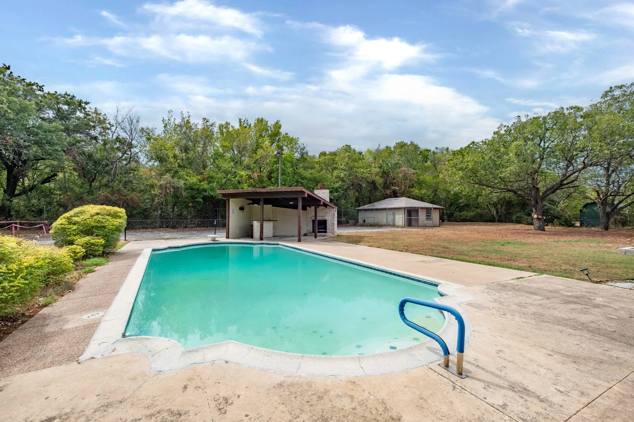 Single Family Residence For Sale in Tarrant County , 156 S Pearson, Keller, Texas 76248, 4 Bedroom, 3 Bathroom, 3 Garage spaces, 3,041 Sqft, built in 1972, mls#21384071, Real Estate Agent in Keller, Homes For Sale in Tarrant county, Homes For Sale in Keller, Realtor in Keller Texas, Real Estate Brokerage Independent Realty Texas, Luminita Cordes Realtor