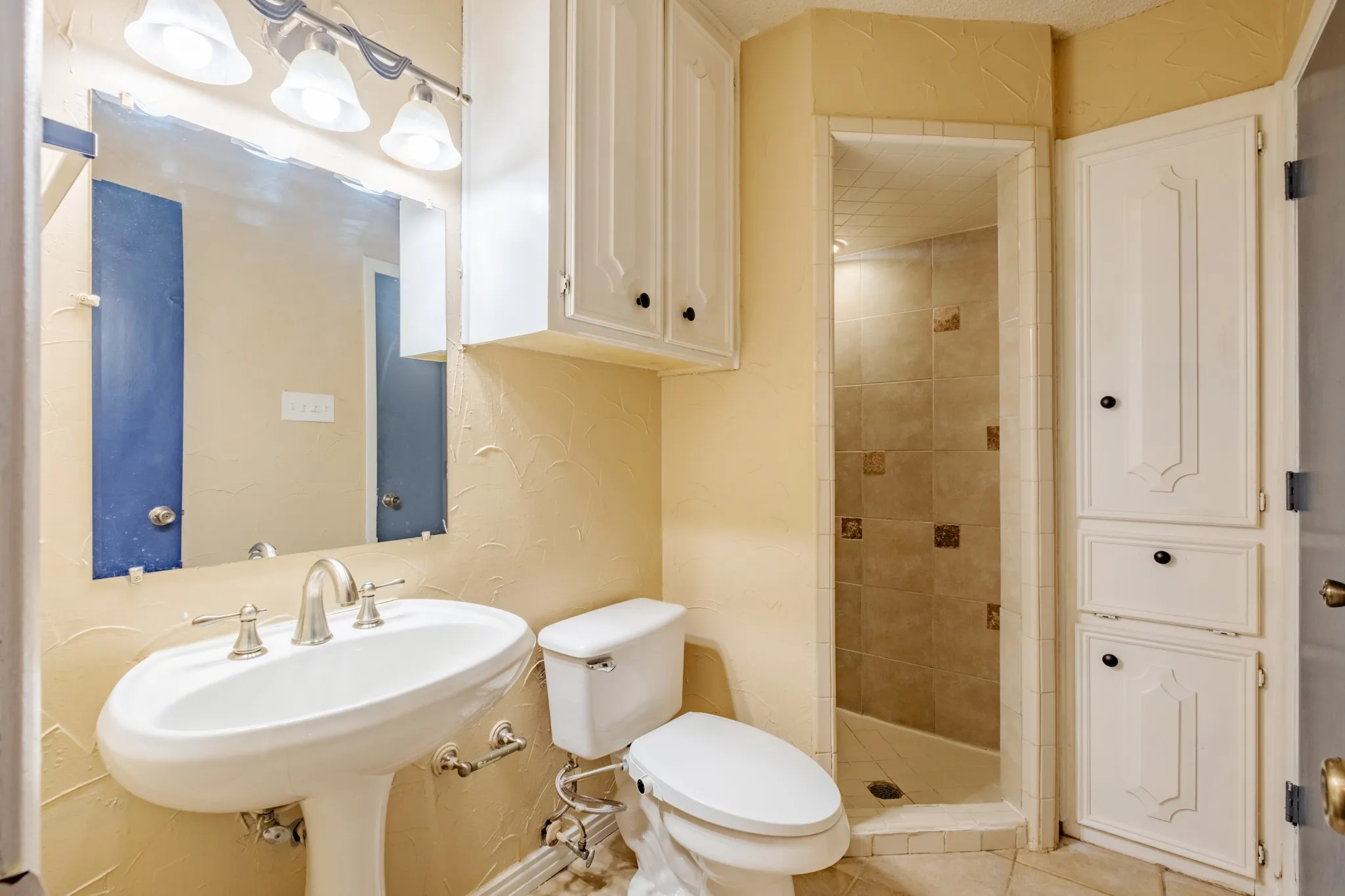 Single Family Residence For Sale in Tarrant County , 156 S Pearson, Keller, Texas 76248, 4 Bedroom, 3 Bathroom, 3 Garage spaces, 3,041 Sqft, built in 1972, mls#21384071, Real Estate Agent in Keller, Homes For Sale in Tarrant county, Homes For Sale in Keller, Realtor in Keller Texas, Real Estate Brokerage Independent Realty Texas, Luminita Cordes Realtor
