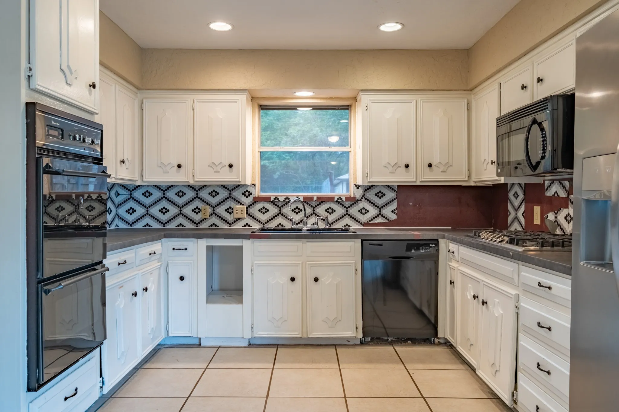 Single Family Residence For Sale in Tarrant County , 156 S Pearson, Keller, Texas 76248, 4 Bedroom, 3 Bathroom, 3 Garage spaces, 3,041 Sqft, built in 1972, mls#21384071, Real Estate Agent in Keller, Homes For Sale in Tarrant county, Homes For Sale in Keller, Realtor in Keller Texas, Real Estate Brokerage Independent Realty Texas, Luminita Cordes Realtor