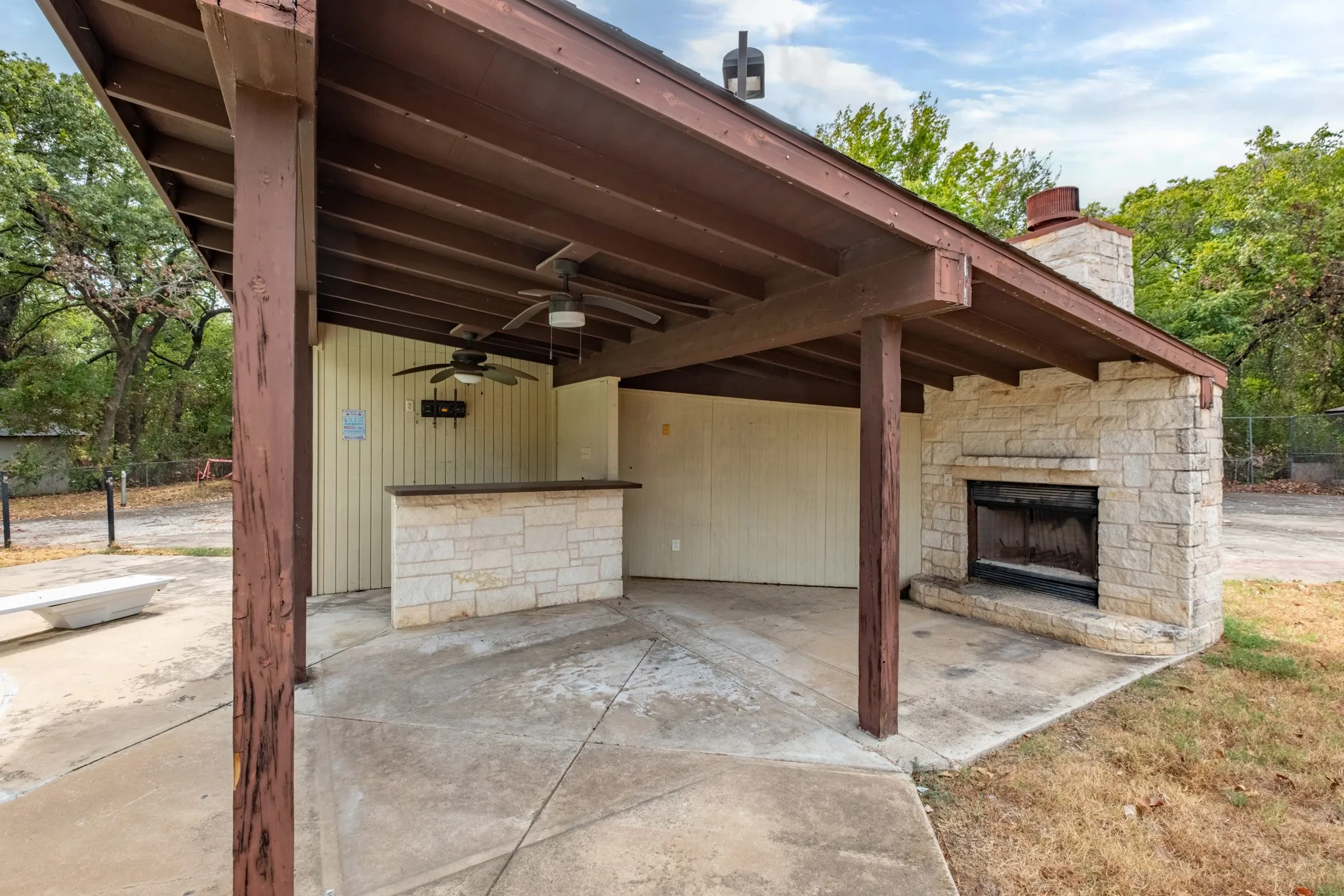 Single Family Residence For Sale in Tarrant County , 156 S Pearson, Keller, Texas 76248, 4 Bedroom, 3 Bathroom, 3 Garage spaces, 3,041 Sqft, built in 1972, mls#21384071, Real Estate Agent in Keller, Homes For Sale in Tarrant county, Homes For Sale in Keller, Realtor in Keller Texas, Real Estate Brokerage Independent Realty Texas, Luminita Cordes Realtor