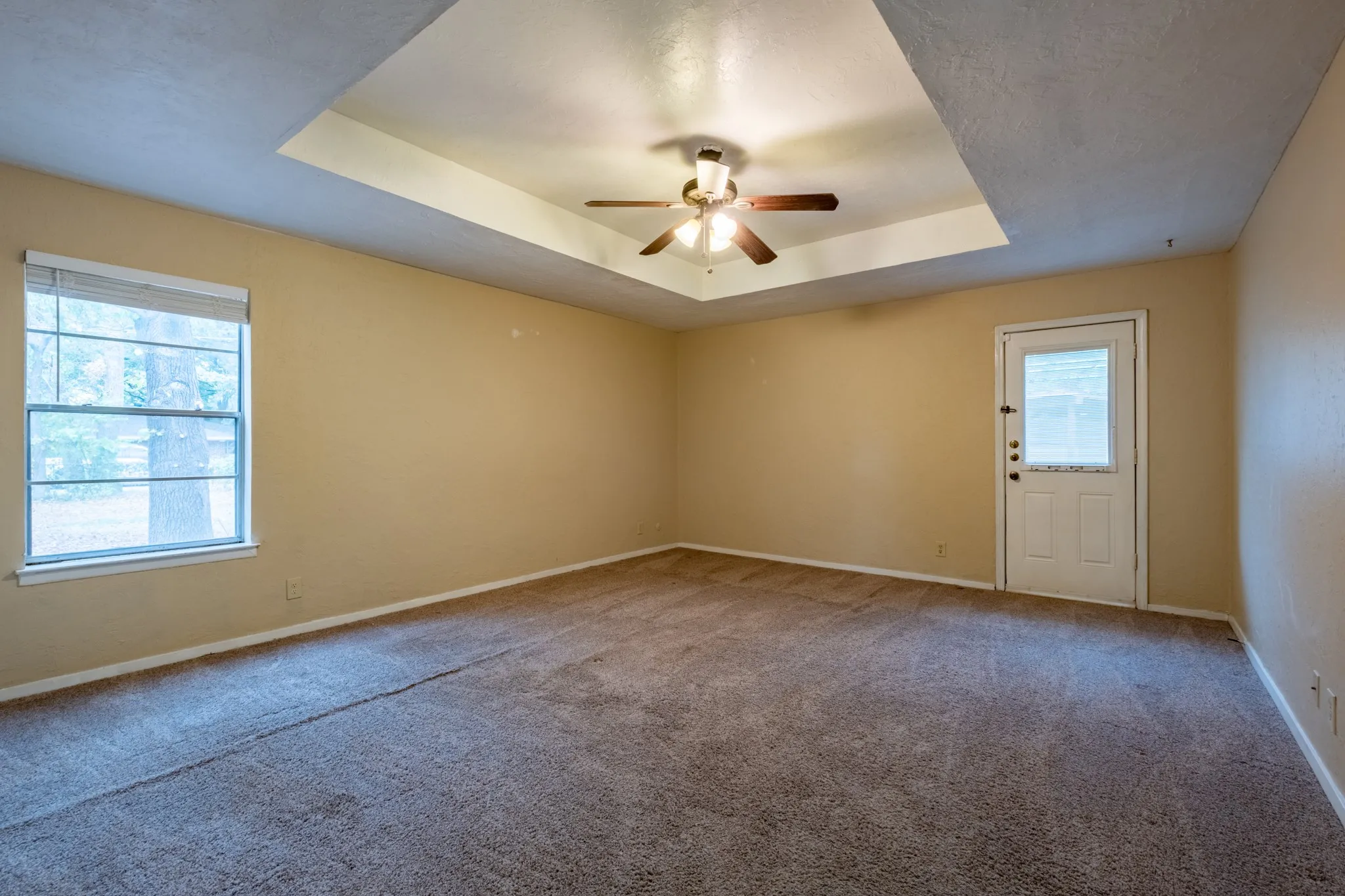 Single Family Residence For Sale in Tarrant County , 156 S Pearson, Keller, Texas 76248, 4 Bedroom, 3 Bathroom, 3 Garage spaces, 3,041 Sqft, built in 1972, mls#21384071, Real Estate Agent in Keller, Homes For Sale in Tarrant county, Homes For Sale in Keller, Realtor in Keller Texas, Real Estate Brokerage Independent Realty Texas, Luminita Cordes Realtor